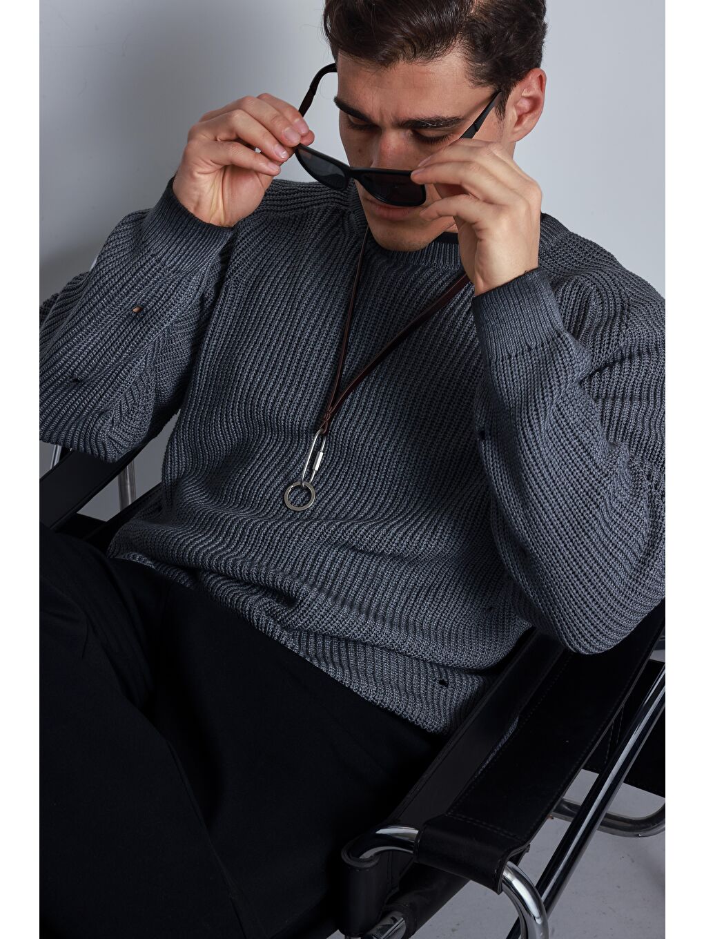 Erkek Oversize Yıkamalı Distressed Triko Kazak Siyah-2