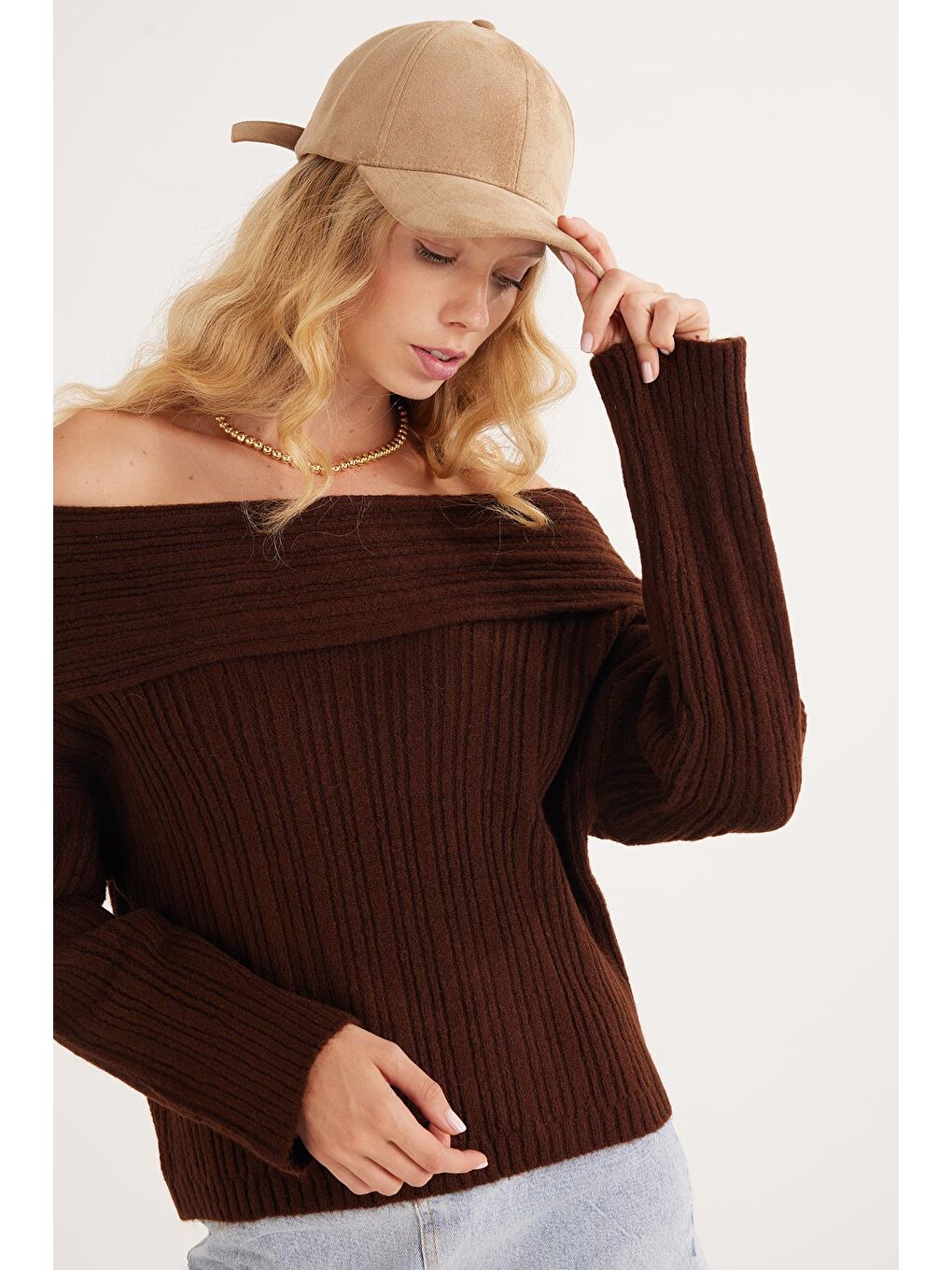 Kadın Regular Fit Klasik Kesim Uzun Kollu Omzu Açık Kahverengi Kazak-1