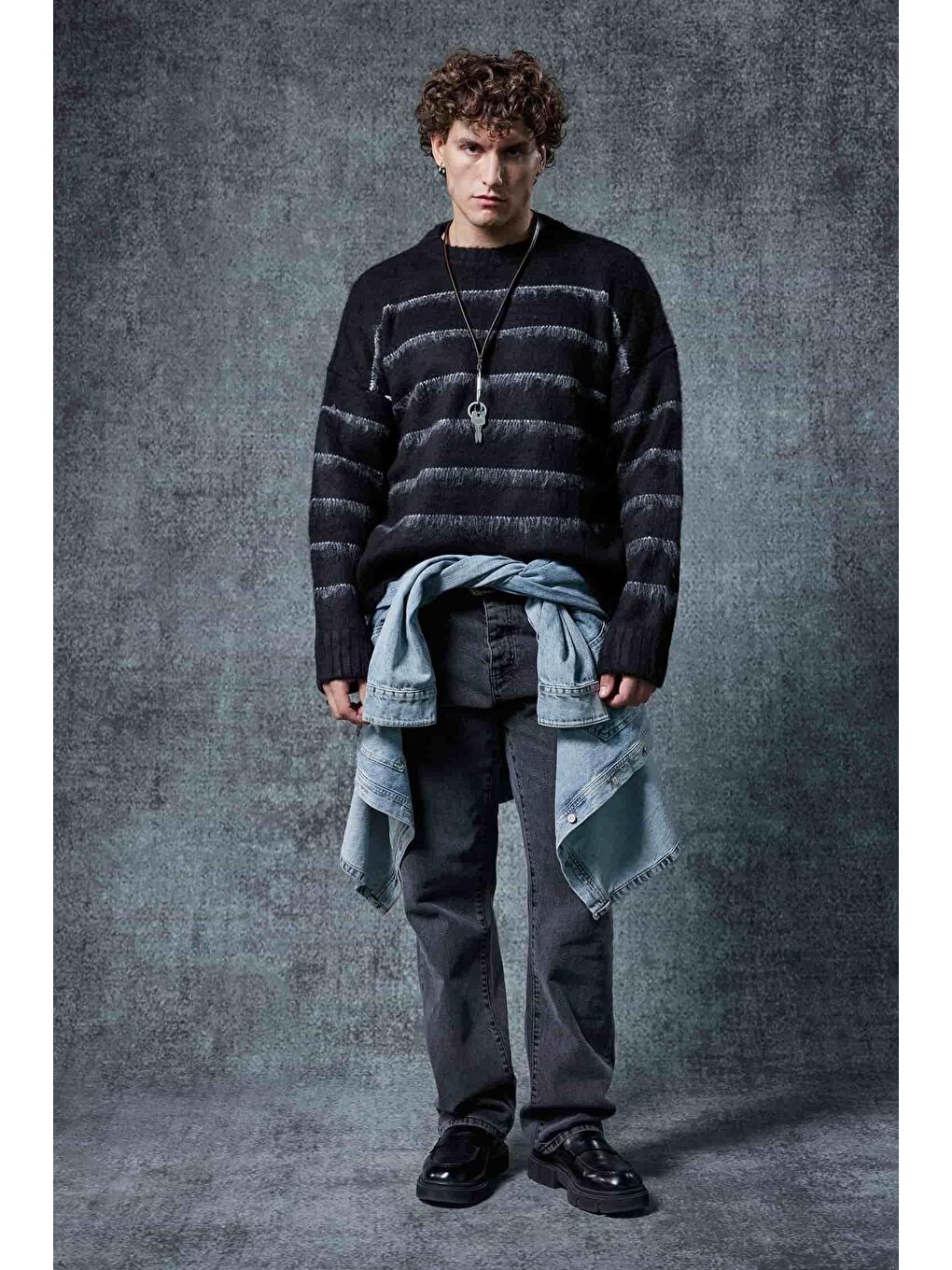 Erkek Oversize Çizgili Tüylü Triko Kazak Siyah-5