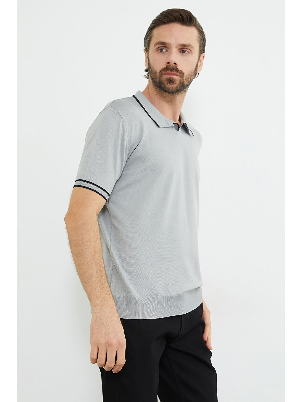 Gri Yaka Ve Kol Çizgili Apaş Yaka Triko Tişört-1