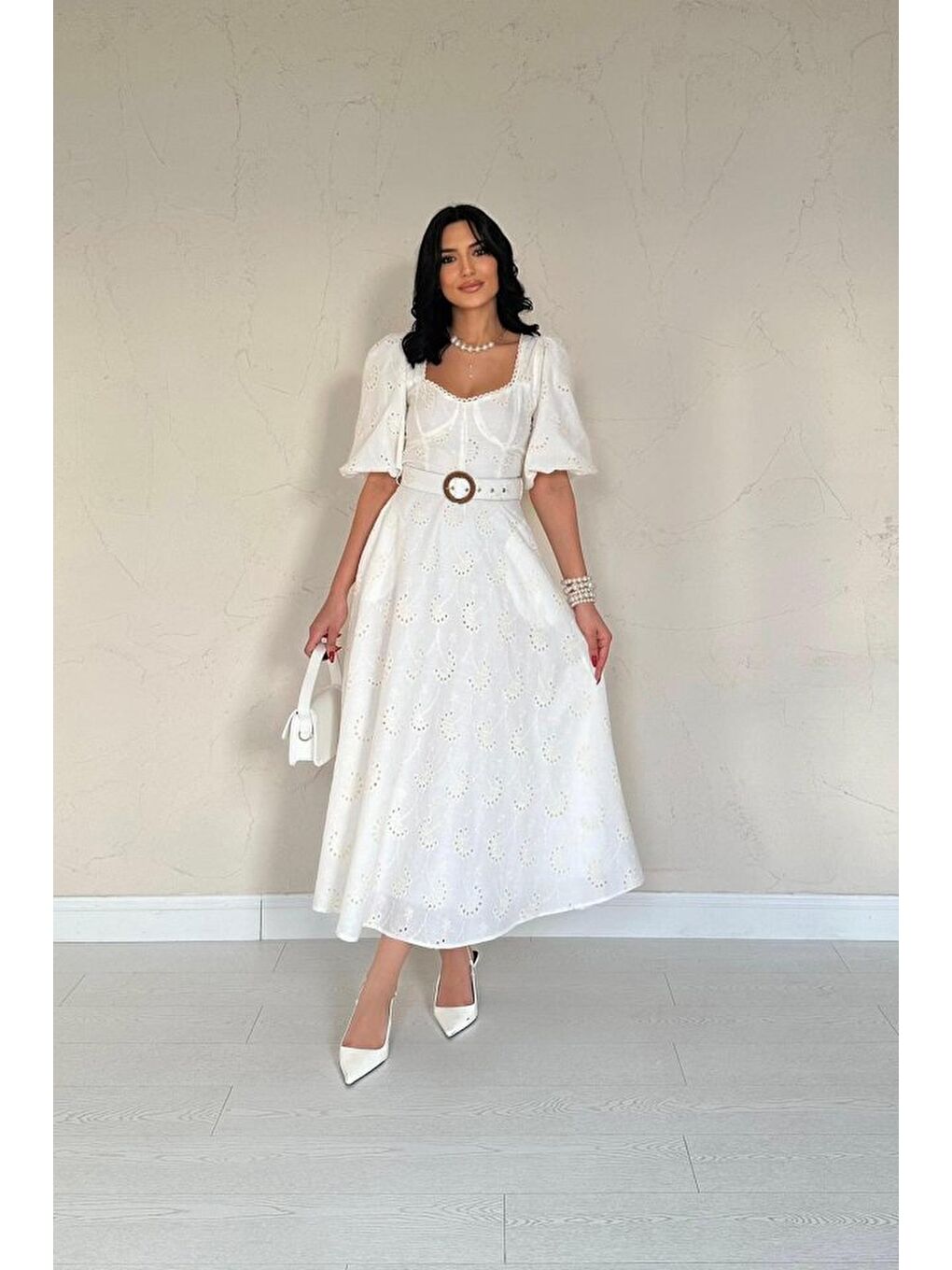 Ekru Göğüs Kup Detaylı Kemerli Brode Elbise-1