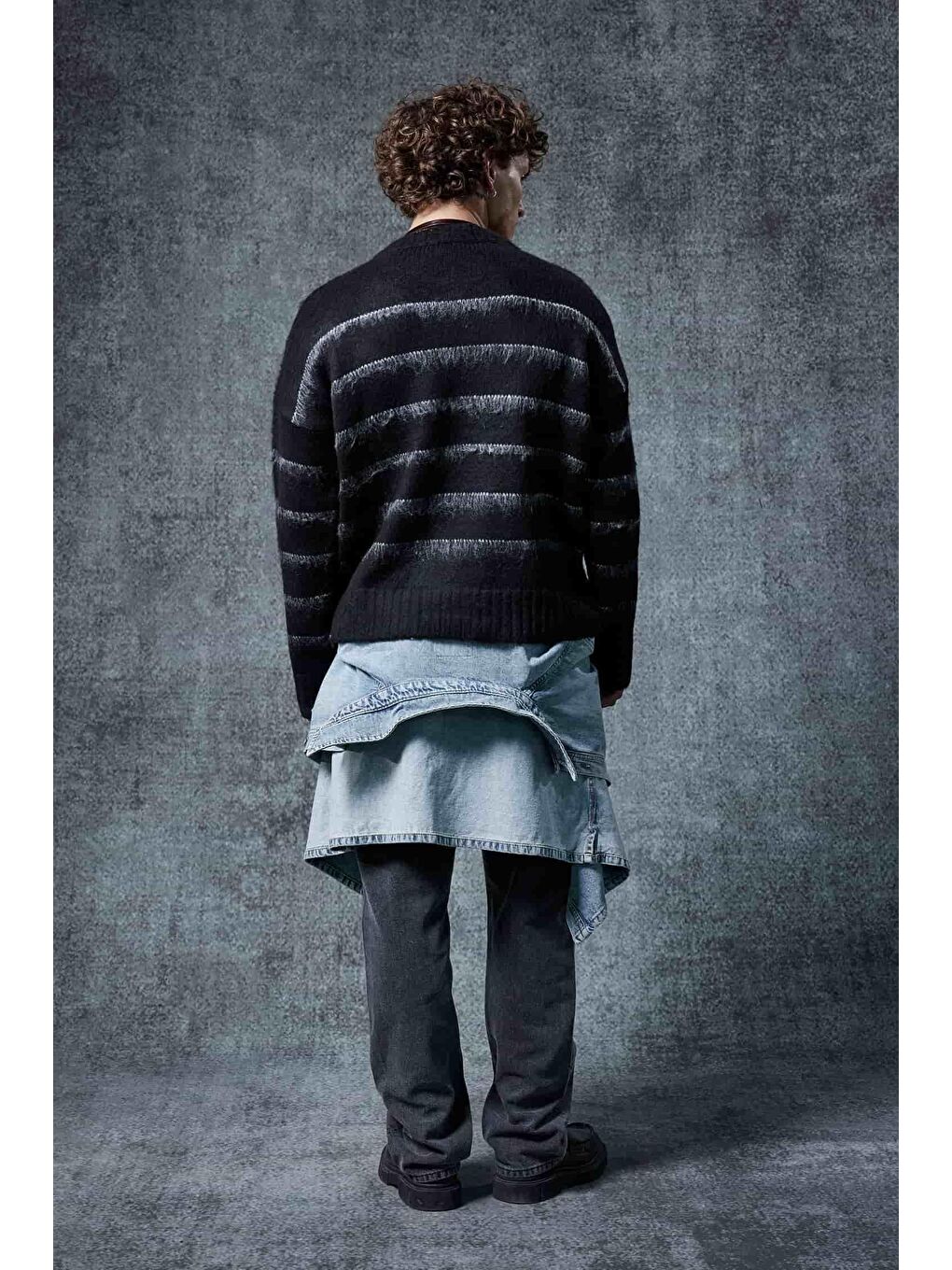 Erkek Oversize Çizgili Tüylü Triko Kazak Siyah-6