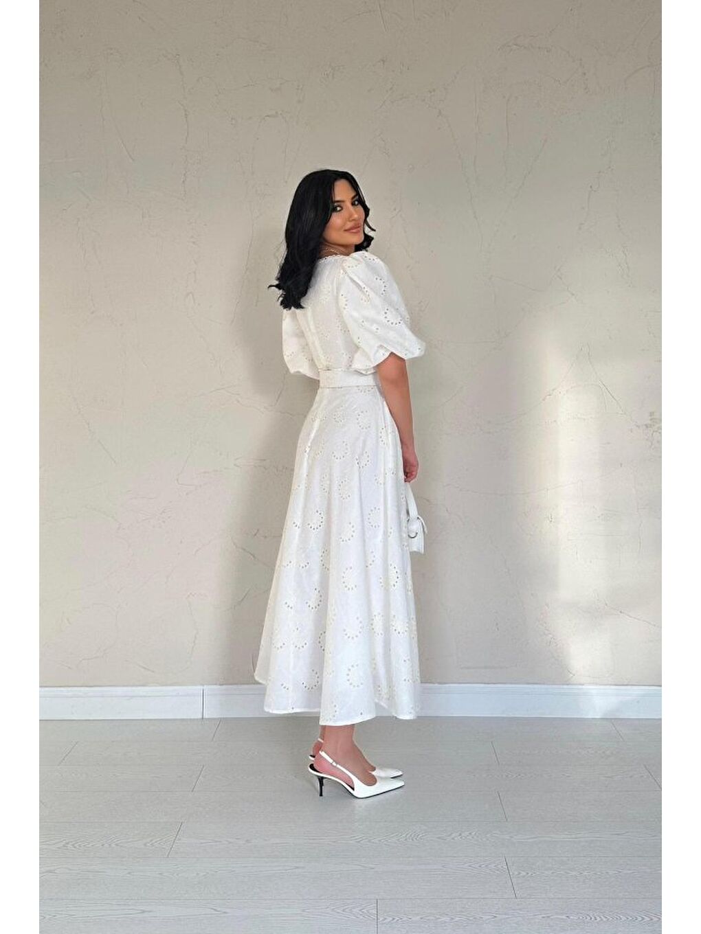 Ekru Göğüs Kup Detaylı Kemerli Brode Elbise-3