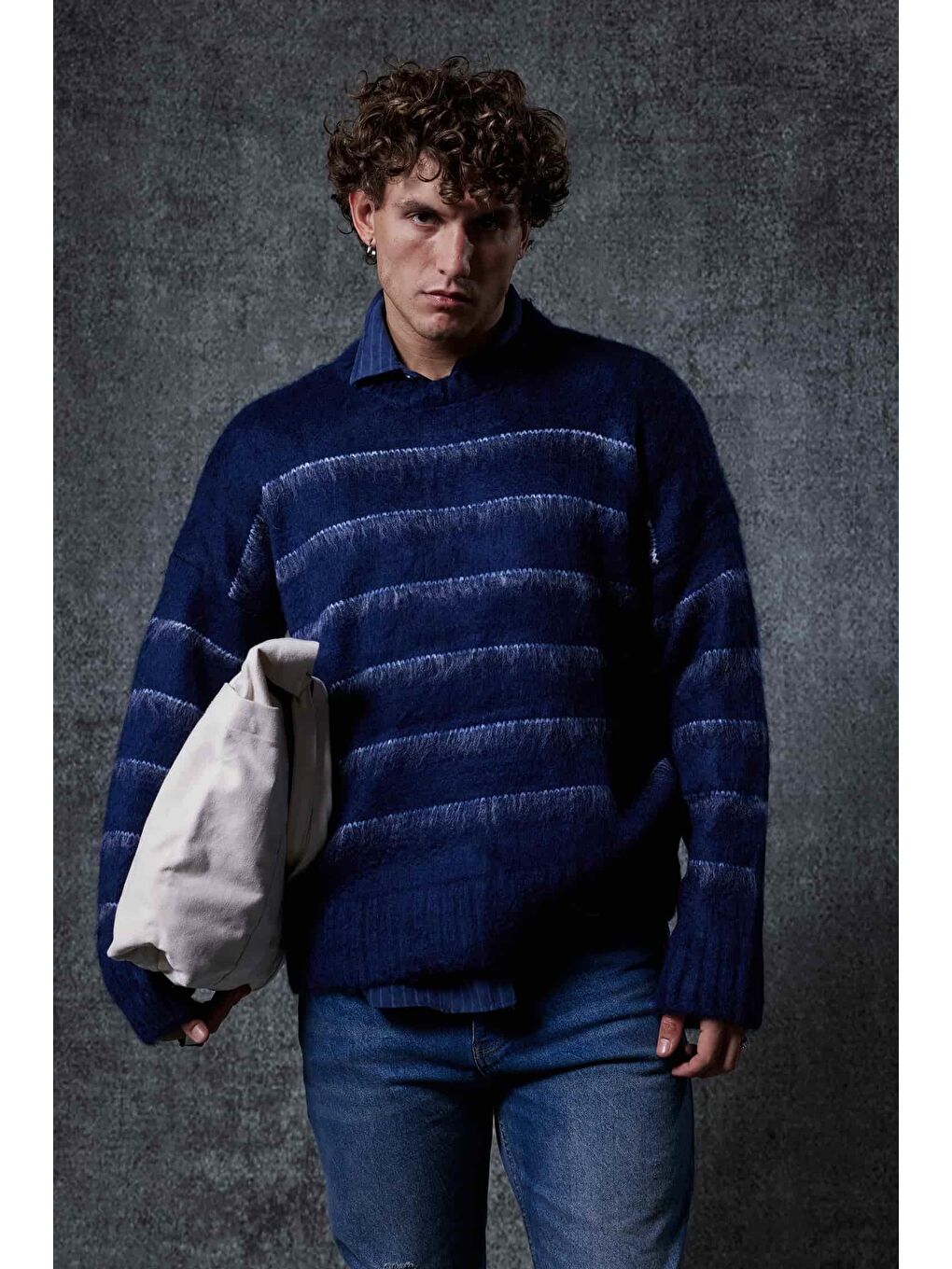 Erkek Oversize Çizgili Tüylü Triko Kazak Lacivert-1