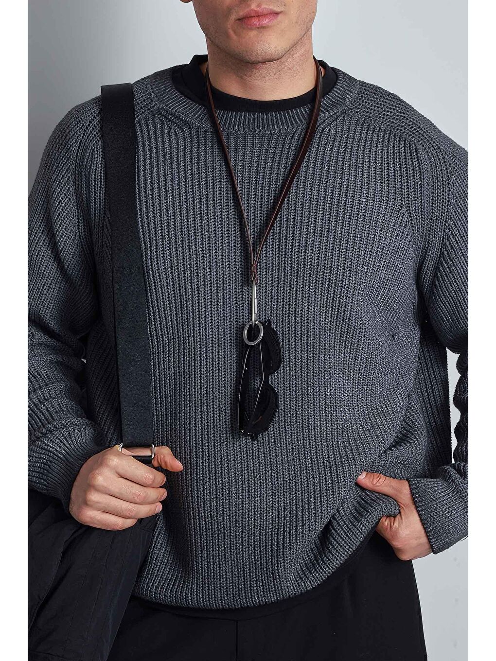 Erkek Oversize Yıkamalı Distressed Triko Kazak Siyah-3