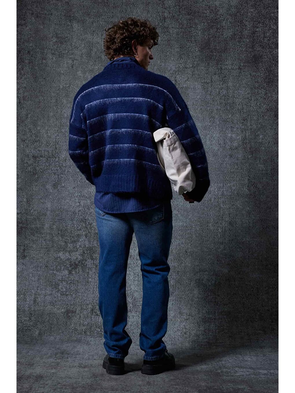 Erkek Oversize Çizgili Tüylü Triko Kazak Lacivert-4