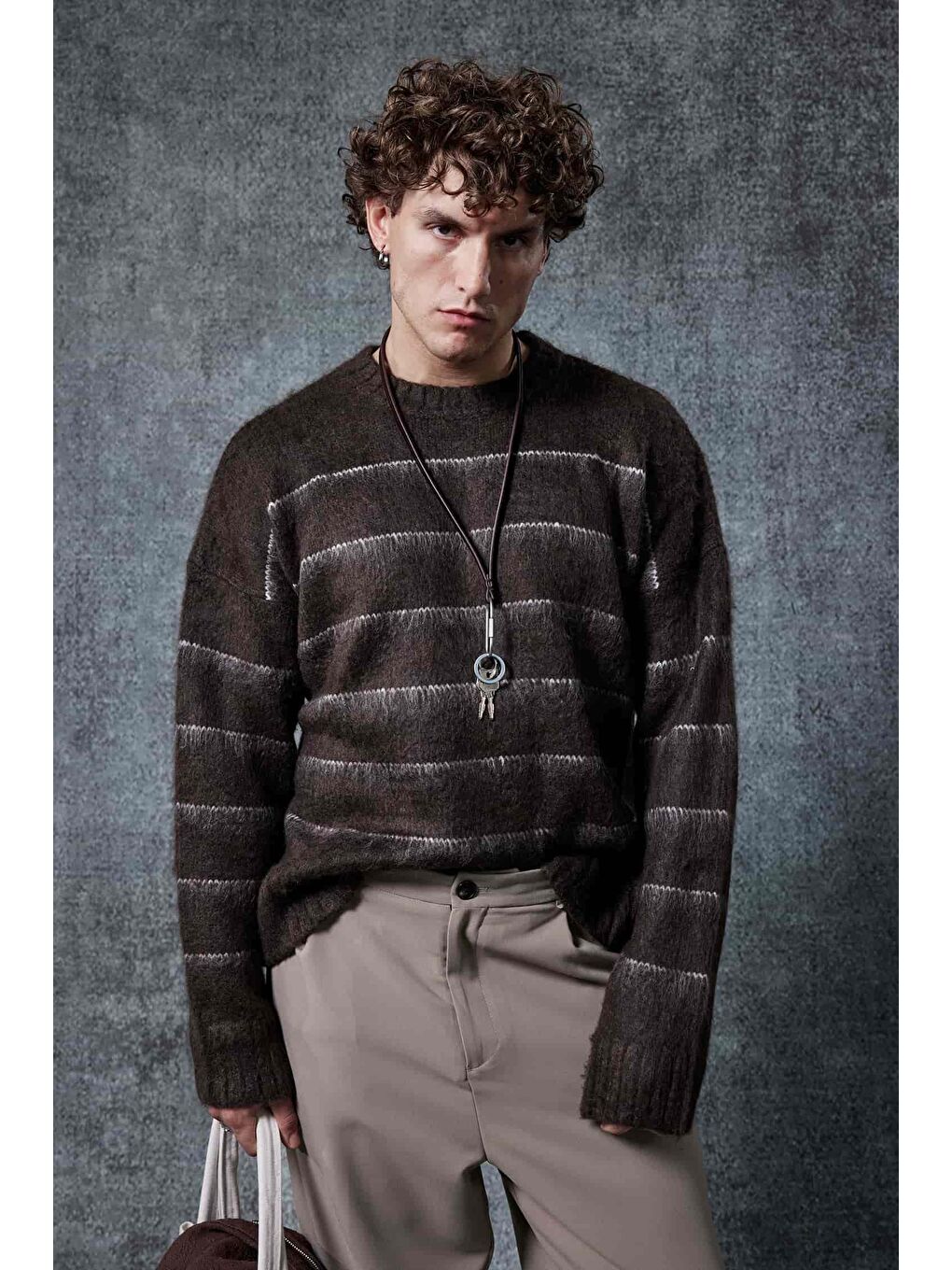 Erkek Oversize Çizgili Tüylü Triko Kazak Kahverengi