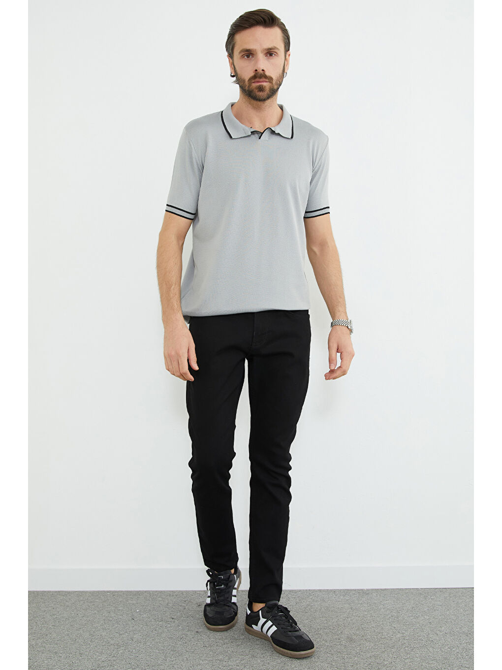 Gri Yaka Ve Kol Çizgili Apaş Yaka Triko Tişört-4