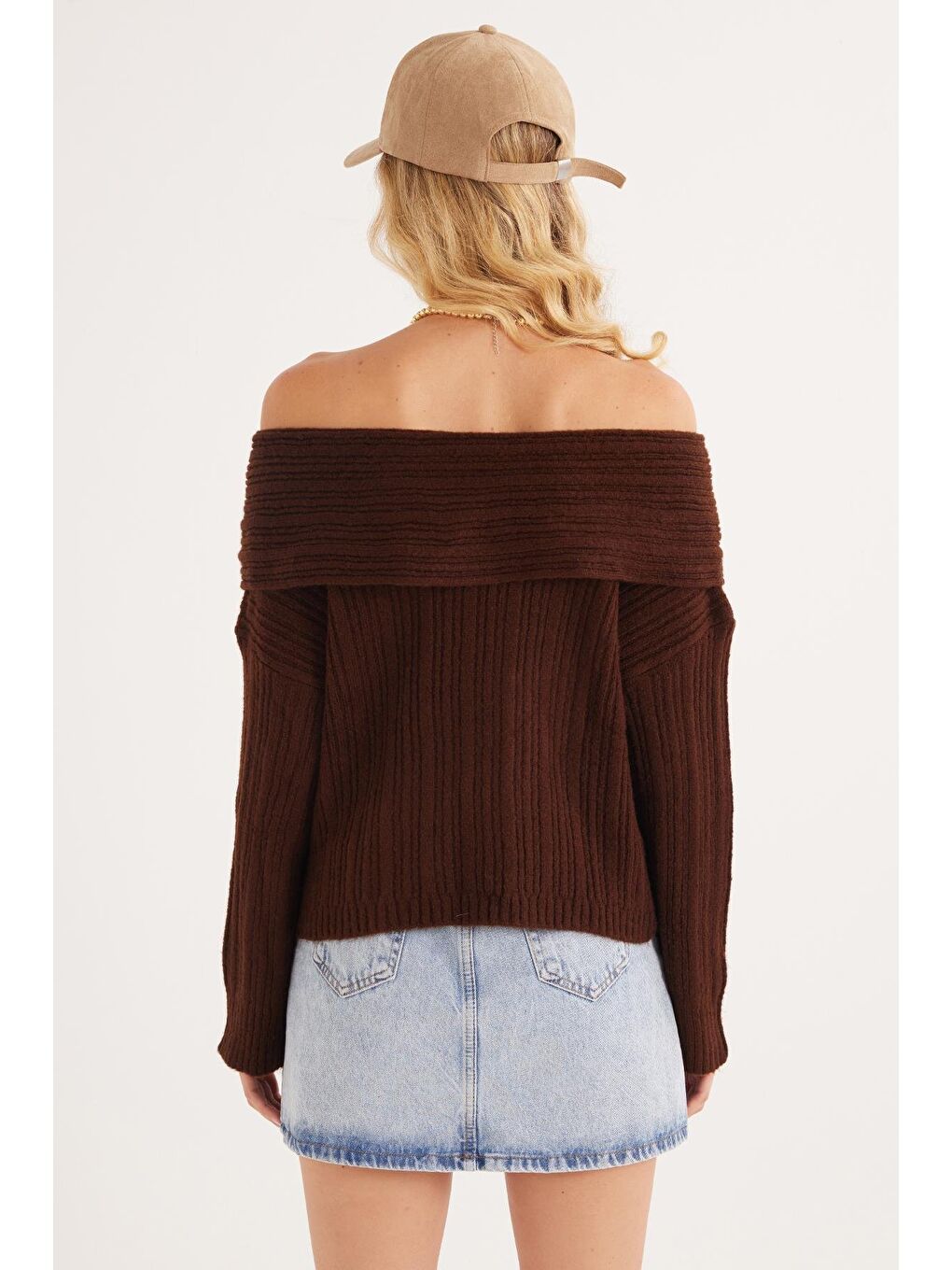 Kadın Regular Fit Klasik Kesim Uzun Kollu Omzu Açık Kahverengi Kazak-6