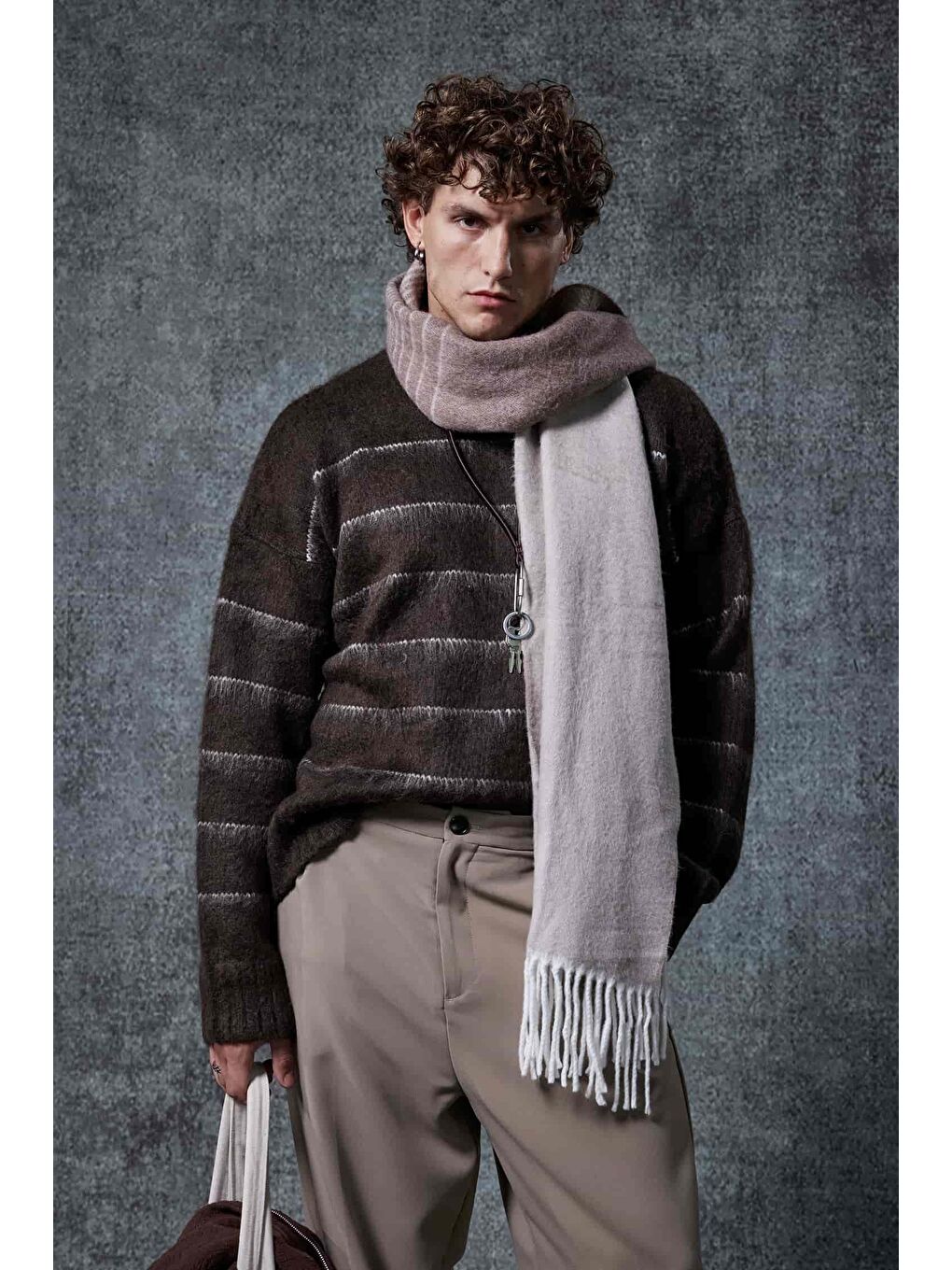 Erkek Oversize Çizgili Tüylü Triko Kazak Kahverengi-1