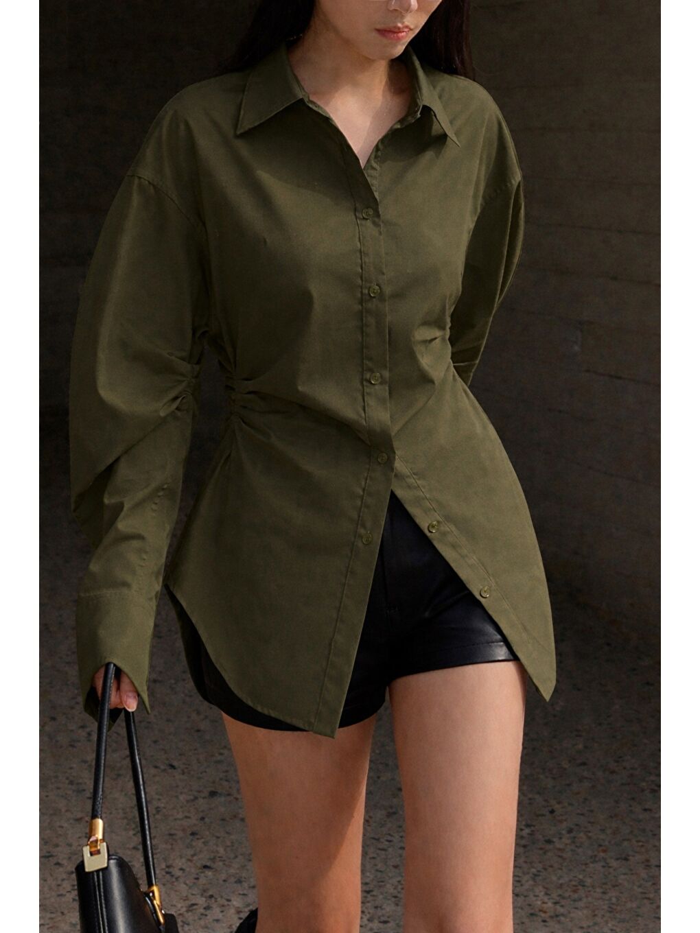 Haki Kadın Yan Büzgü Detaylı Gömlek Elastanlı Pamuklu Uzun Kollu Gömlek