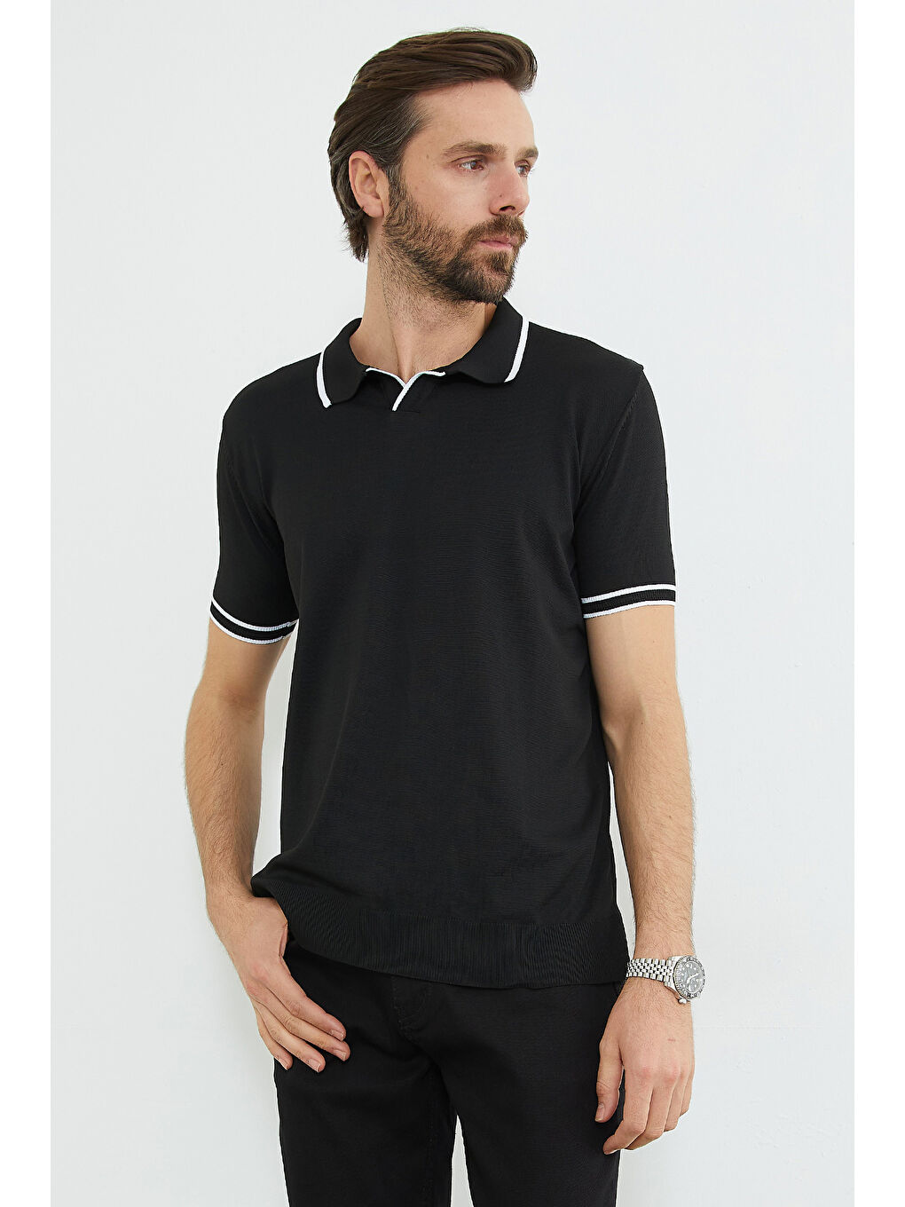 Siyah Yaka Ve Kol Çizgili Apaş Yaka Triko Tişört-1