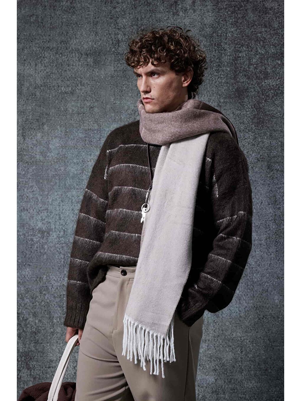 Erkek Oversize Çizgili Tüylü Triko Kazak Kahverengi-4