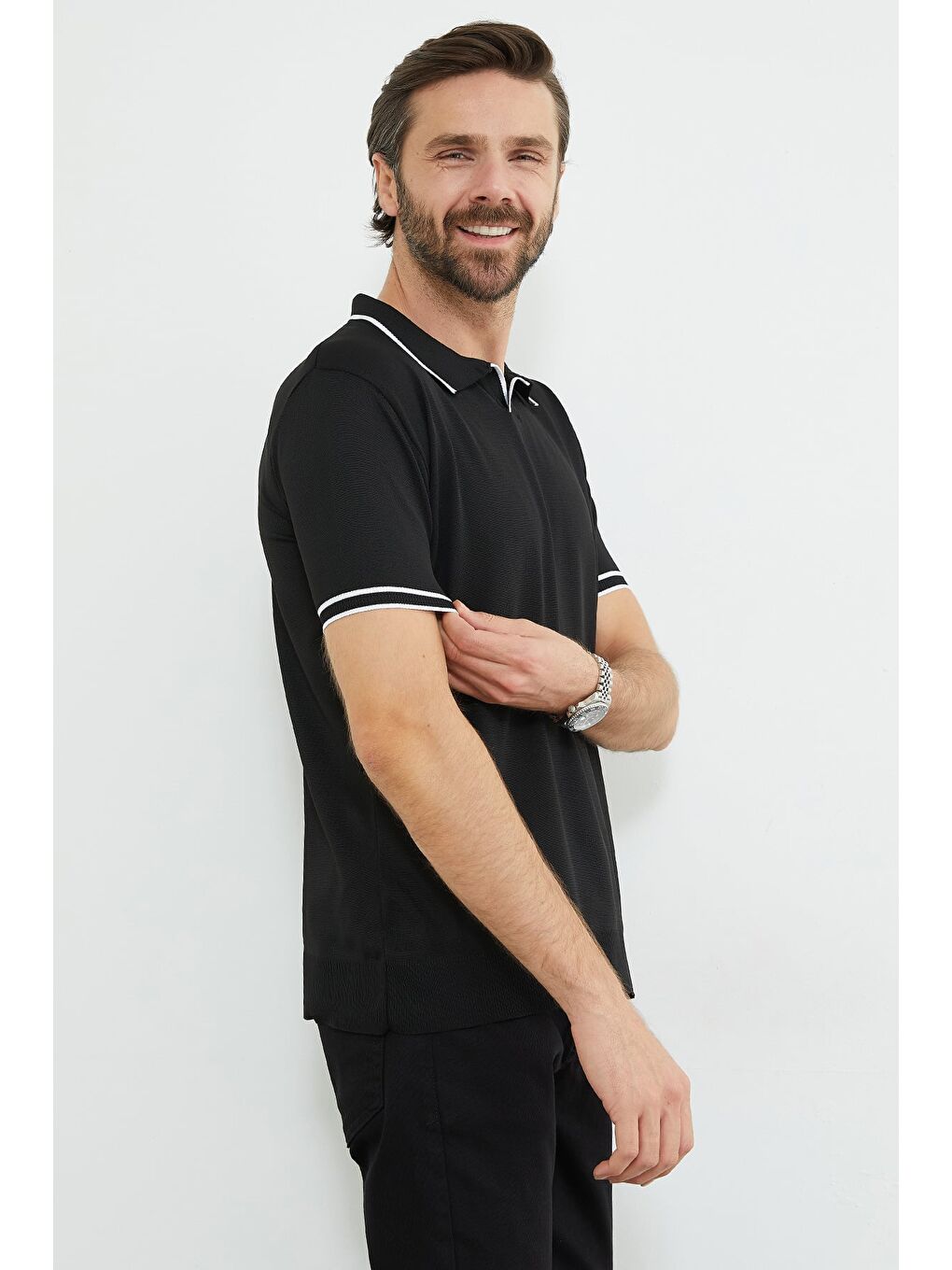 Siyah Yaka Ve Kol Çizgili Apaş Yaka Triko Tişört-3