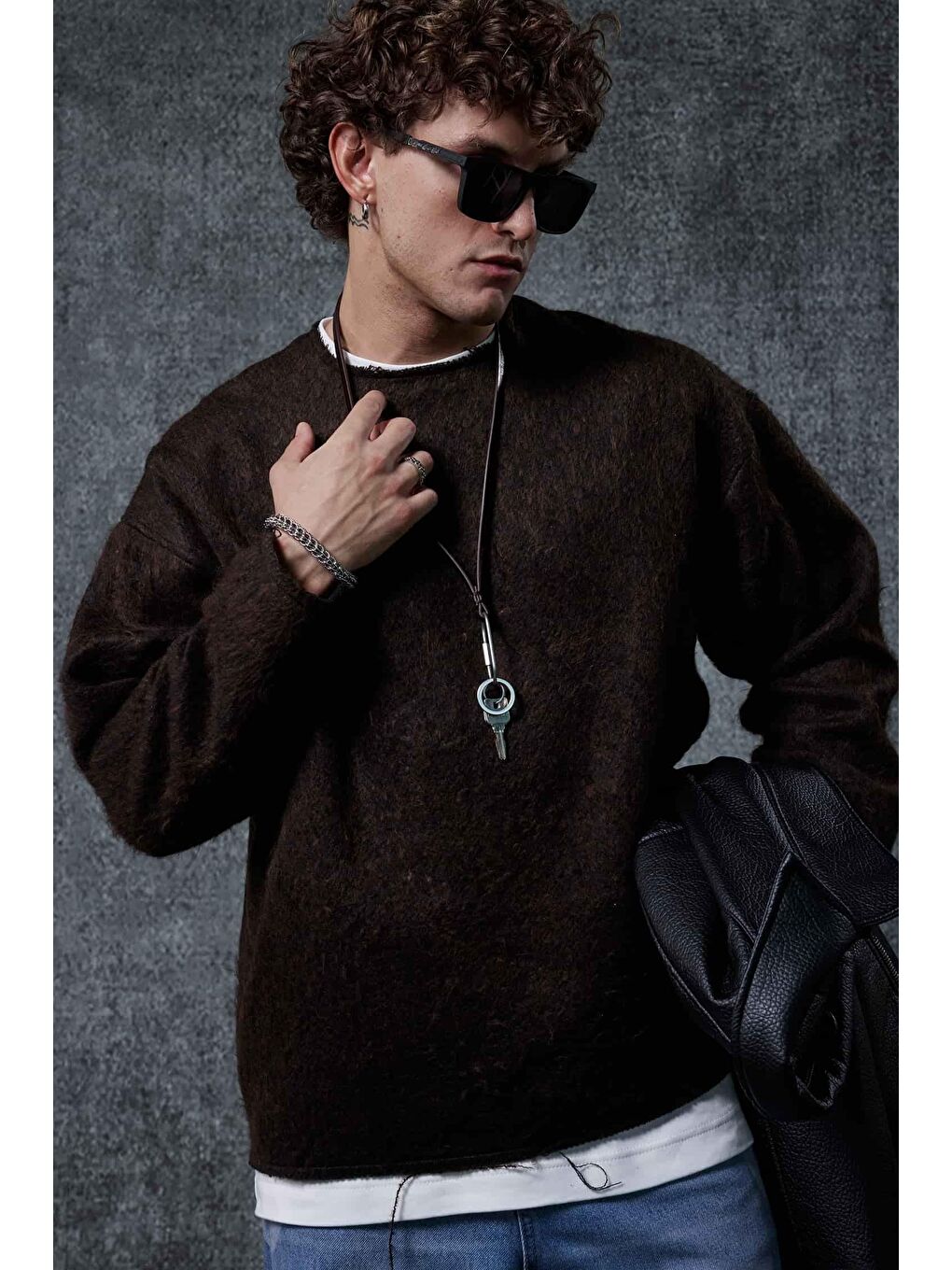 Erkek Dokulu Oversize Kazak Kahverengi-5