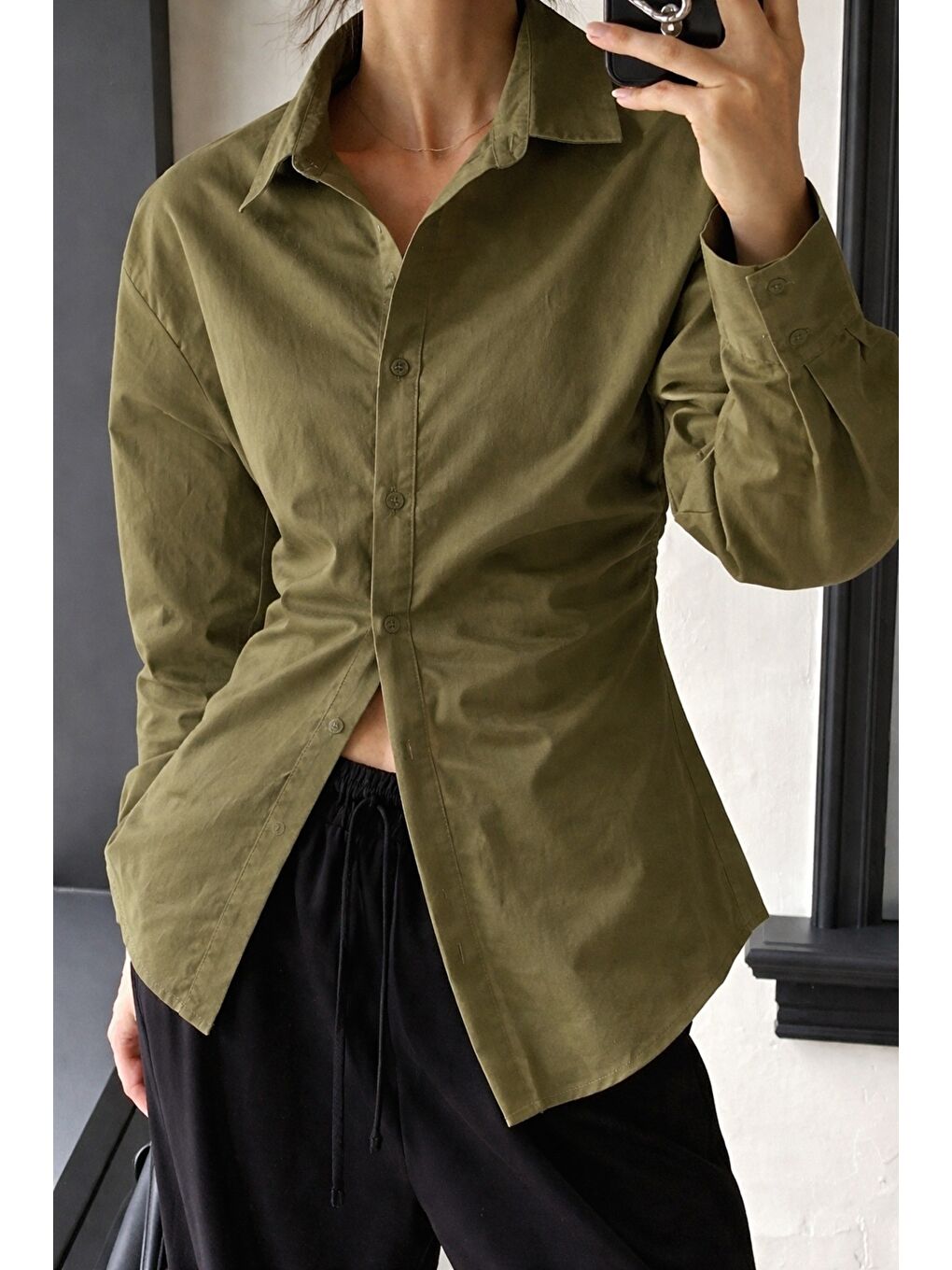 Haki Kadın Yan Büzgü Detaylı Gömlek Elastanlı Pamuklu Uzun Kollu Gömlek-4