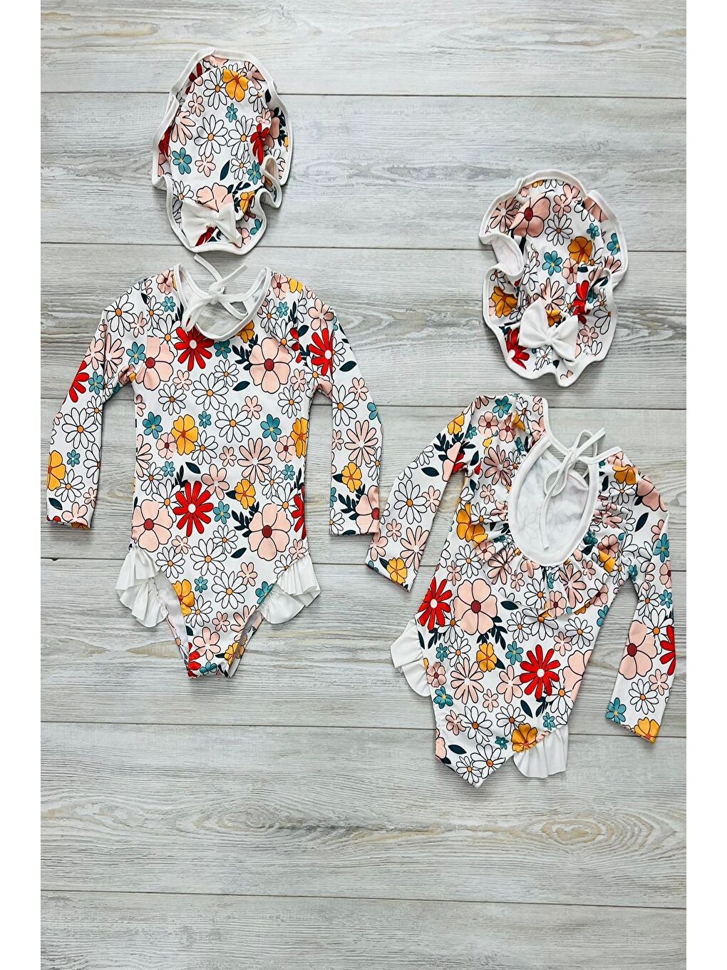 Beyaz Şapkalı Sırtı Fırfırlı İp Askılı Çiçekli Mayo