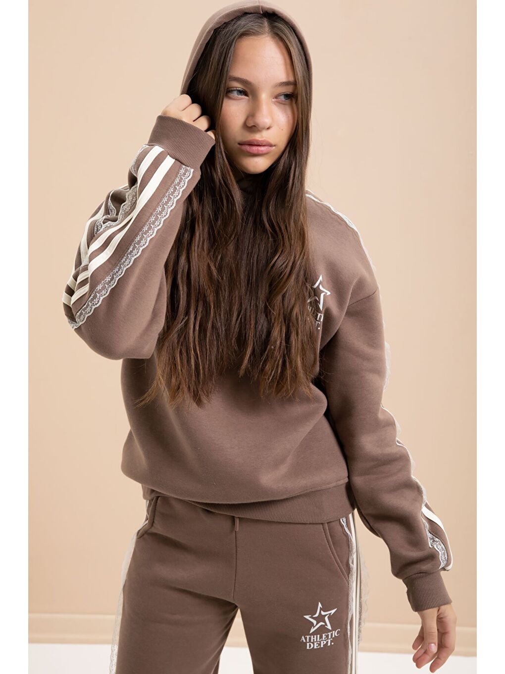 Kahverengi 3 İplik Şardonlu Şeritli Dantel Detaylı Kız Çocuk Kapüşonlu Eşofman Takımı 22721-4