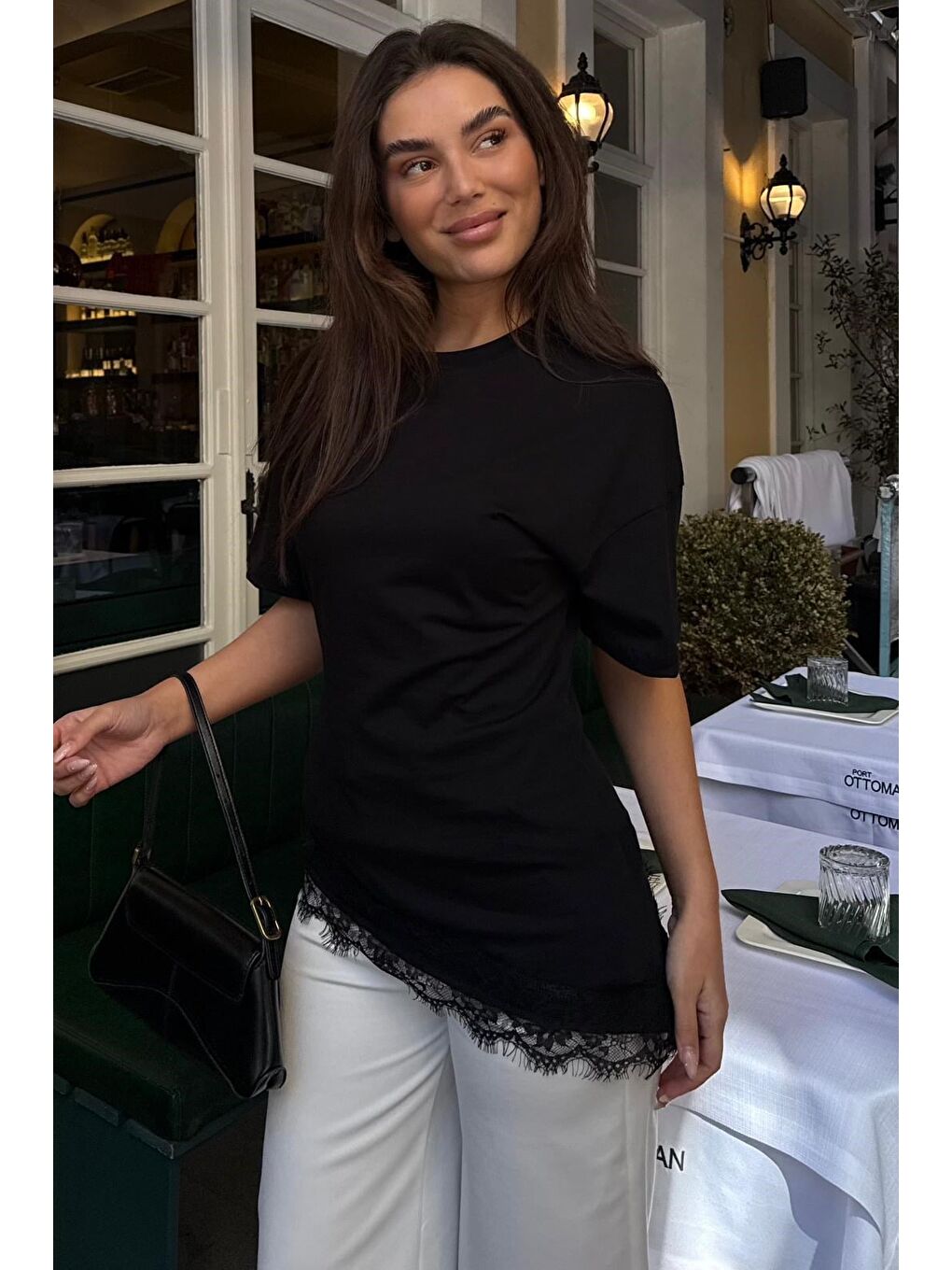Siyah Dantel Detaylı Belden Oturtmalı Asimetrik Kadın Tişört Mg2719