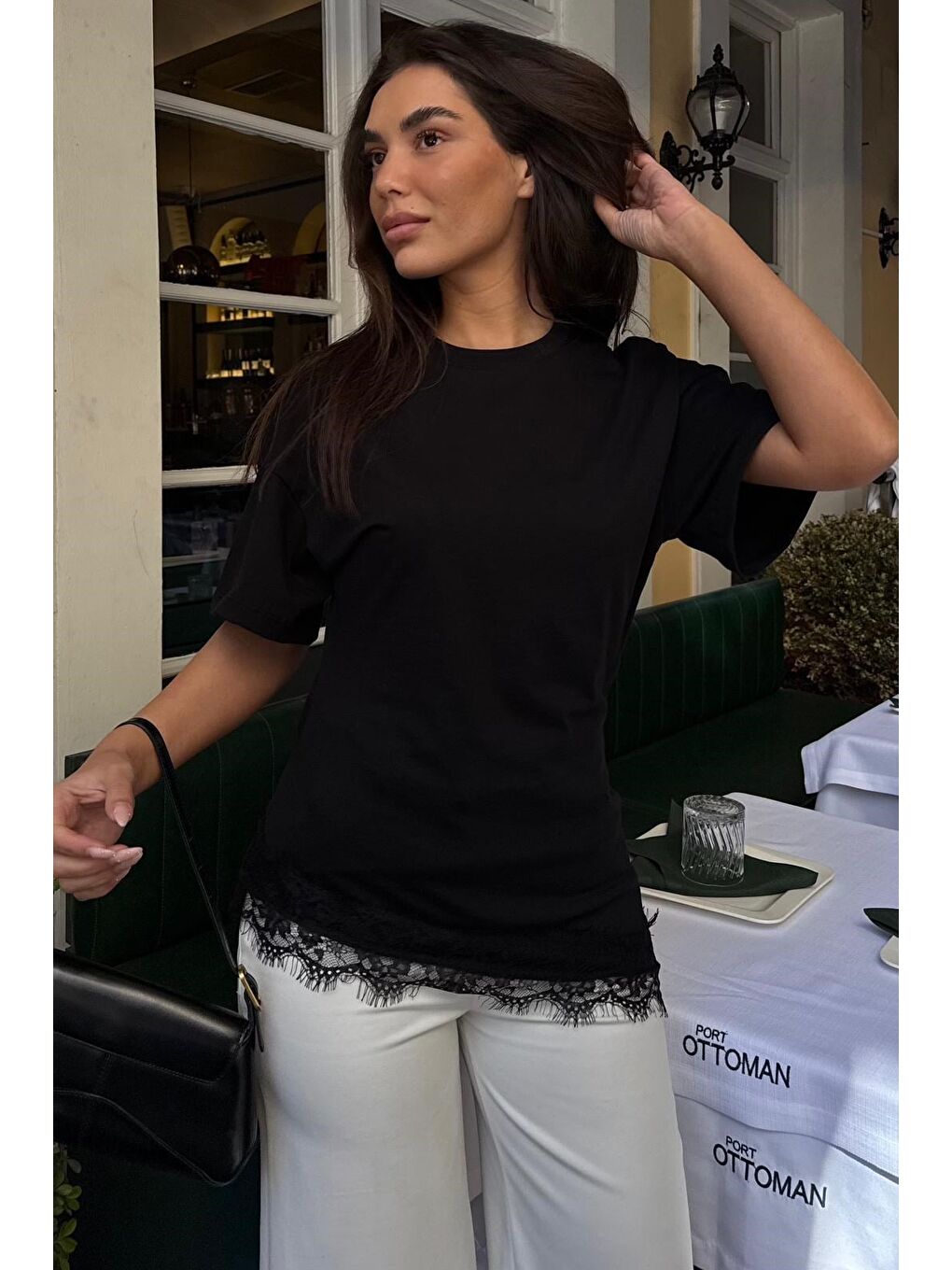 Siyah Dantel Detaylı Belden Oturtmalı Asimetrik Kadın Tişört Mg2719-1
