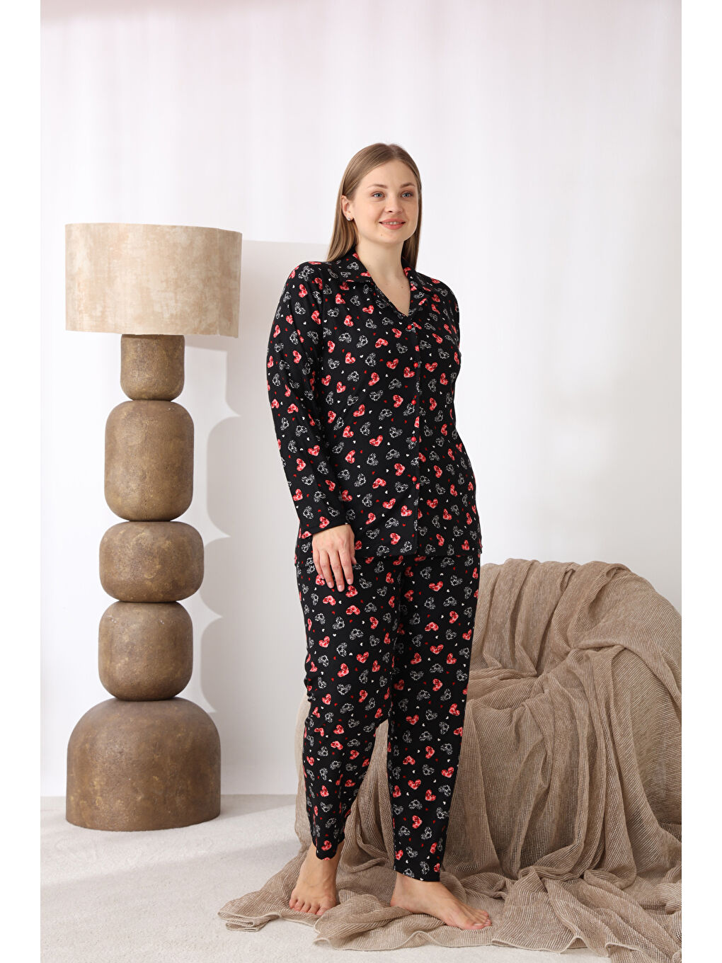 Siyah Boydan Düğmeli Desenli Süet Kumaş Büyük Beden Kadın Pijama Takımı 510-1