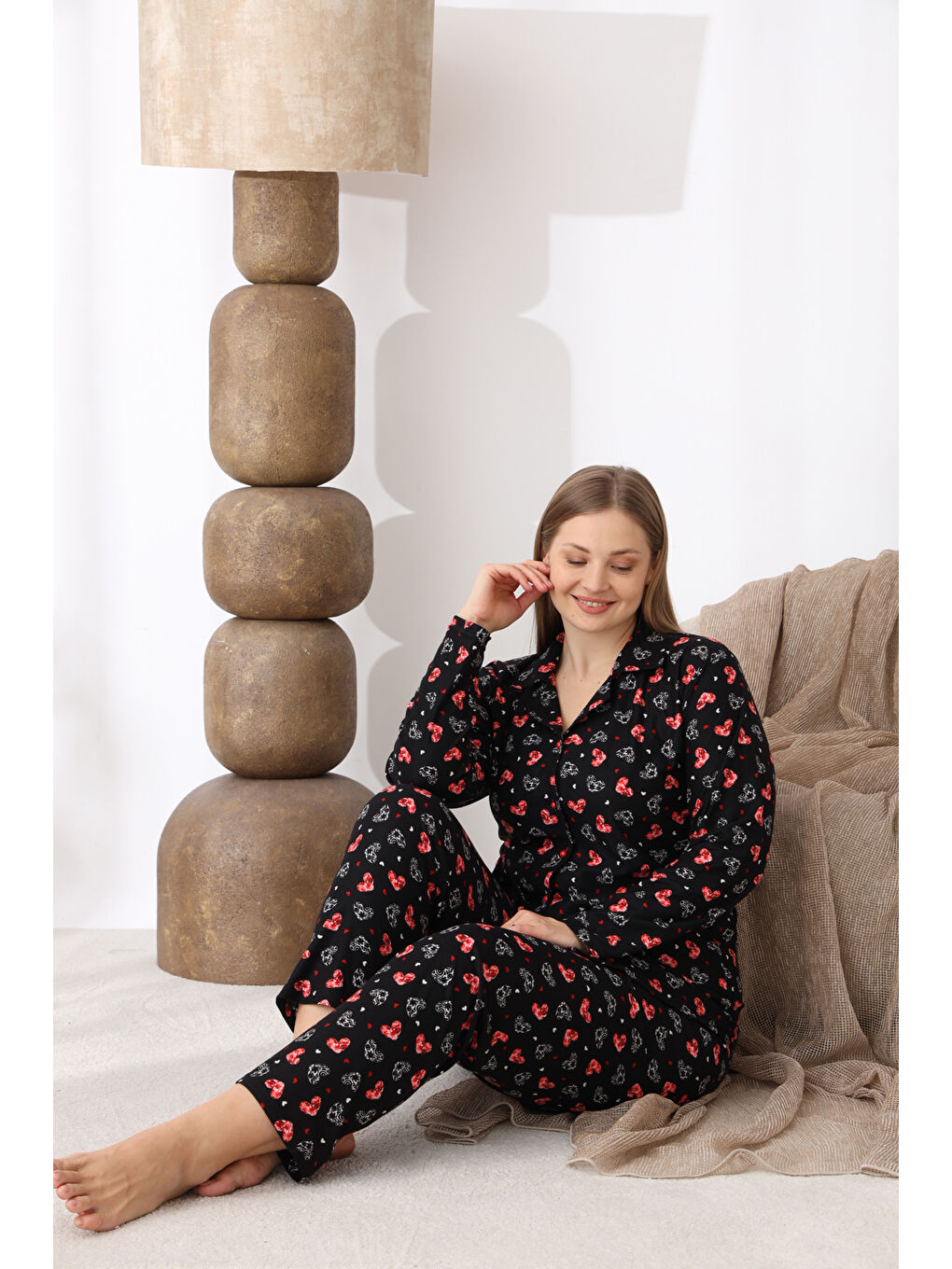 Siyah Boydan Düğmeli Desenli Süet Kumaş Büyük Beden Kadın Pijama Takımı 510-3