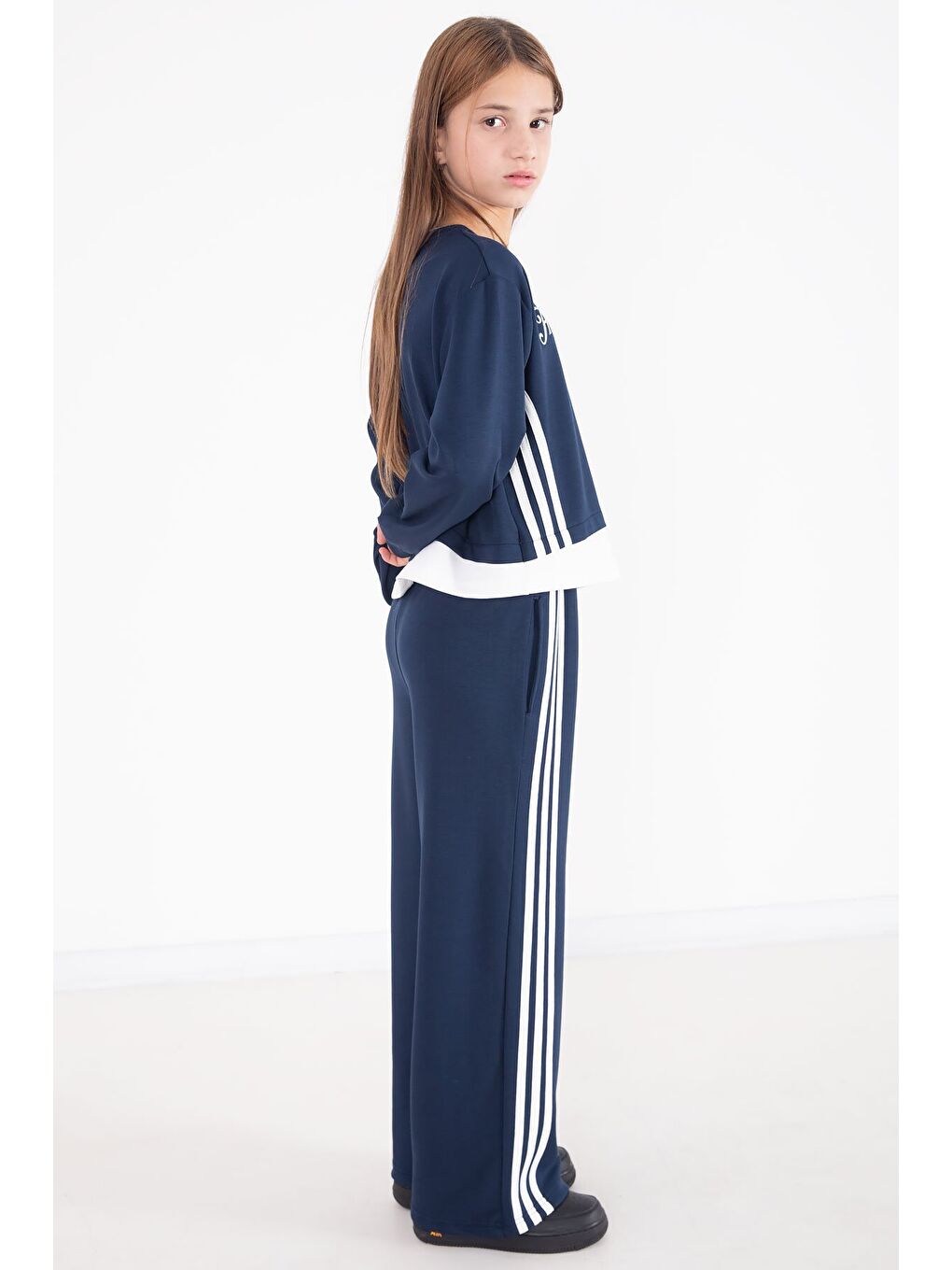 Lacivert Şerit Detaylı Yazılı Geniş Paça Kız Çocuk Takım 22774-3