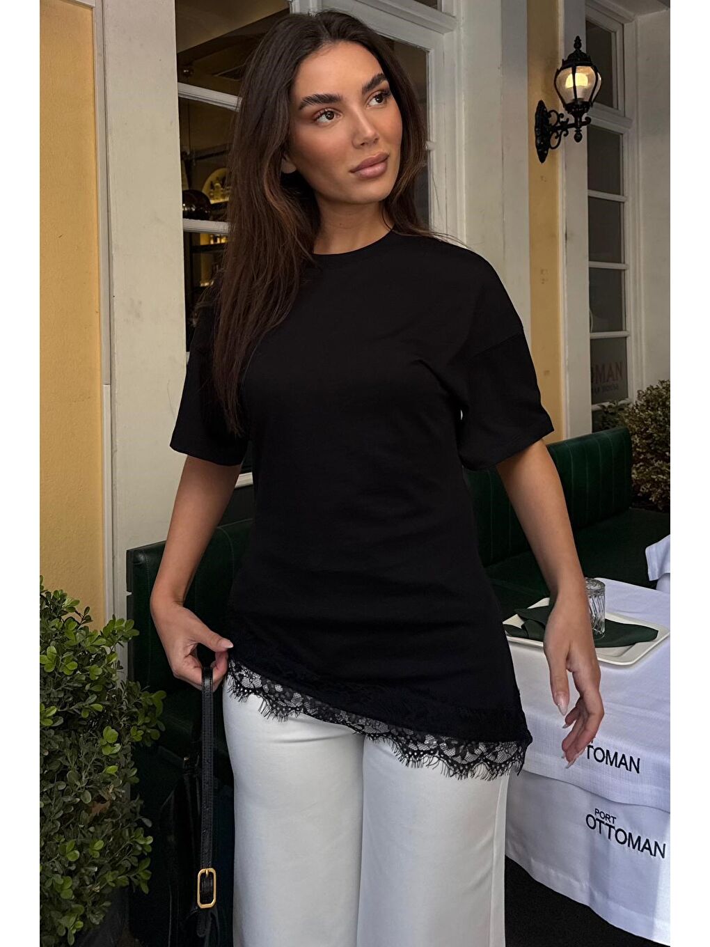 Siyah Dantel Detaylı Belden Oturtmalı Asimetrik Kadın Tişört Mg2719-4