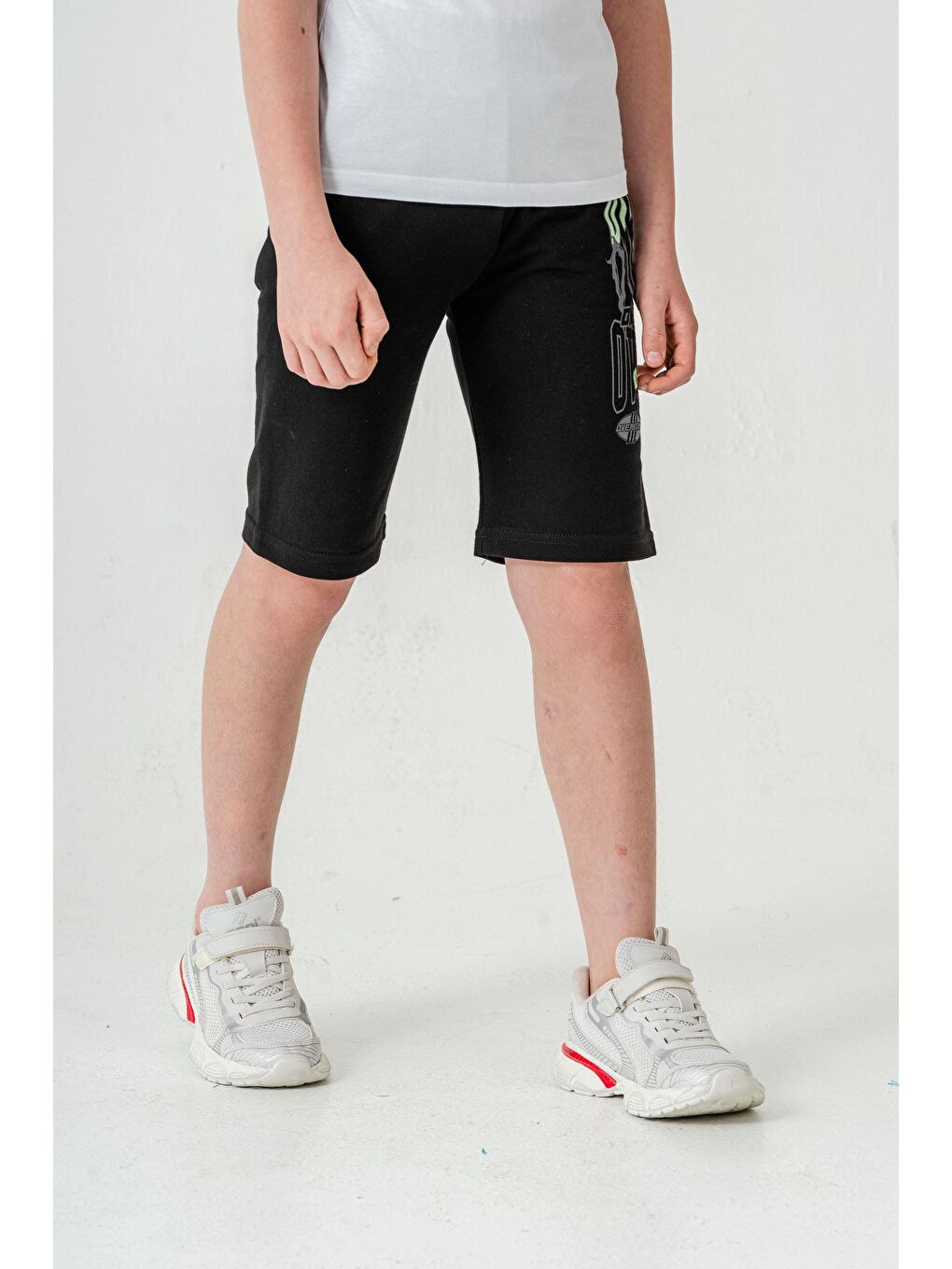 Siyah Overcome Baskılı Cepli Erkek Çocuk Şort-4