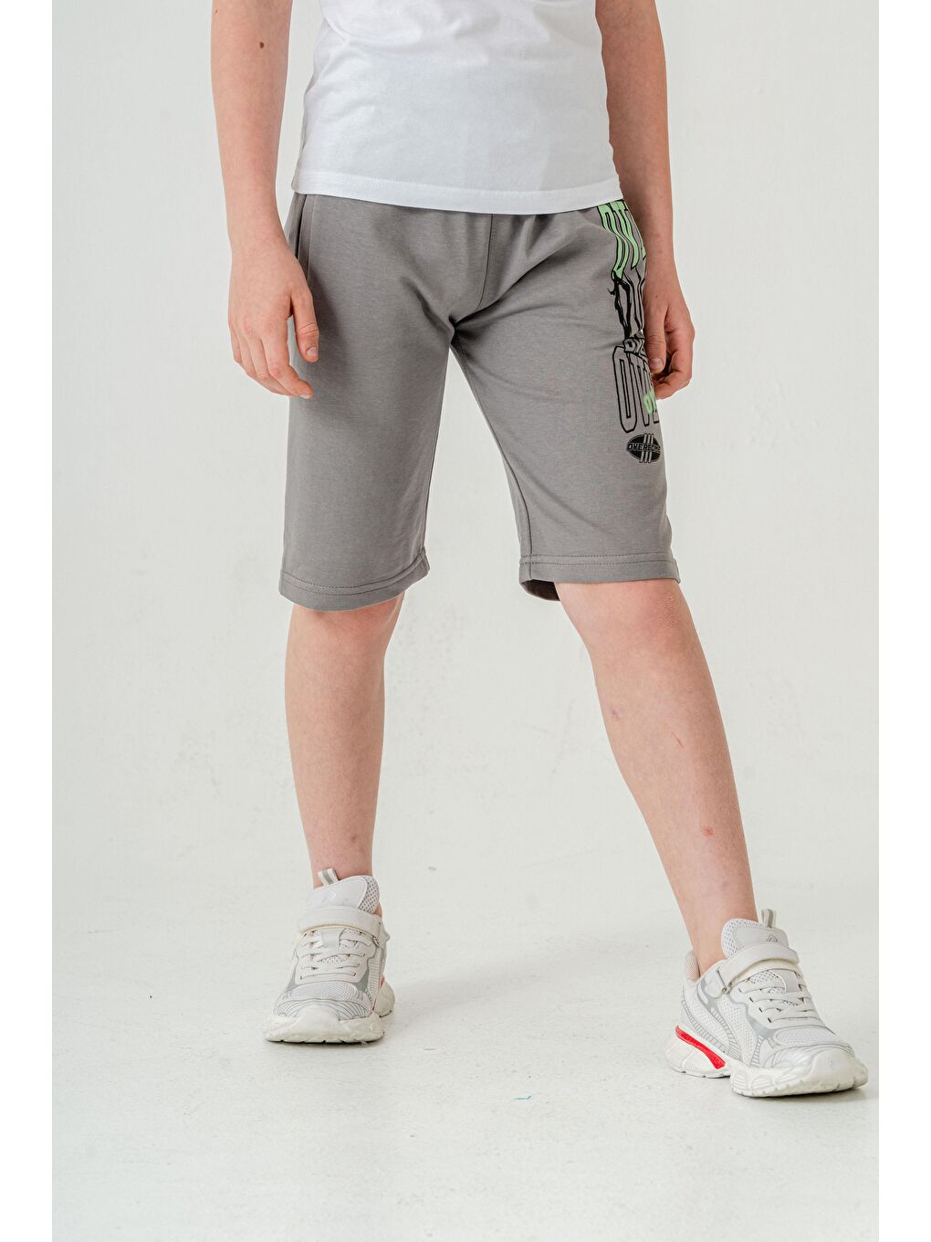 Gri Overcome Baskılı Cepli Erkek Çocuk Şort-1