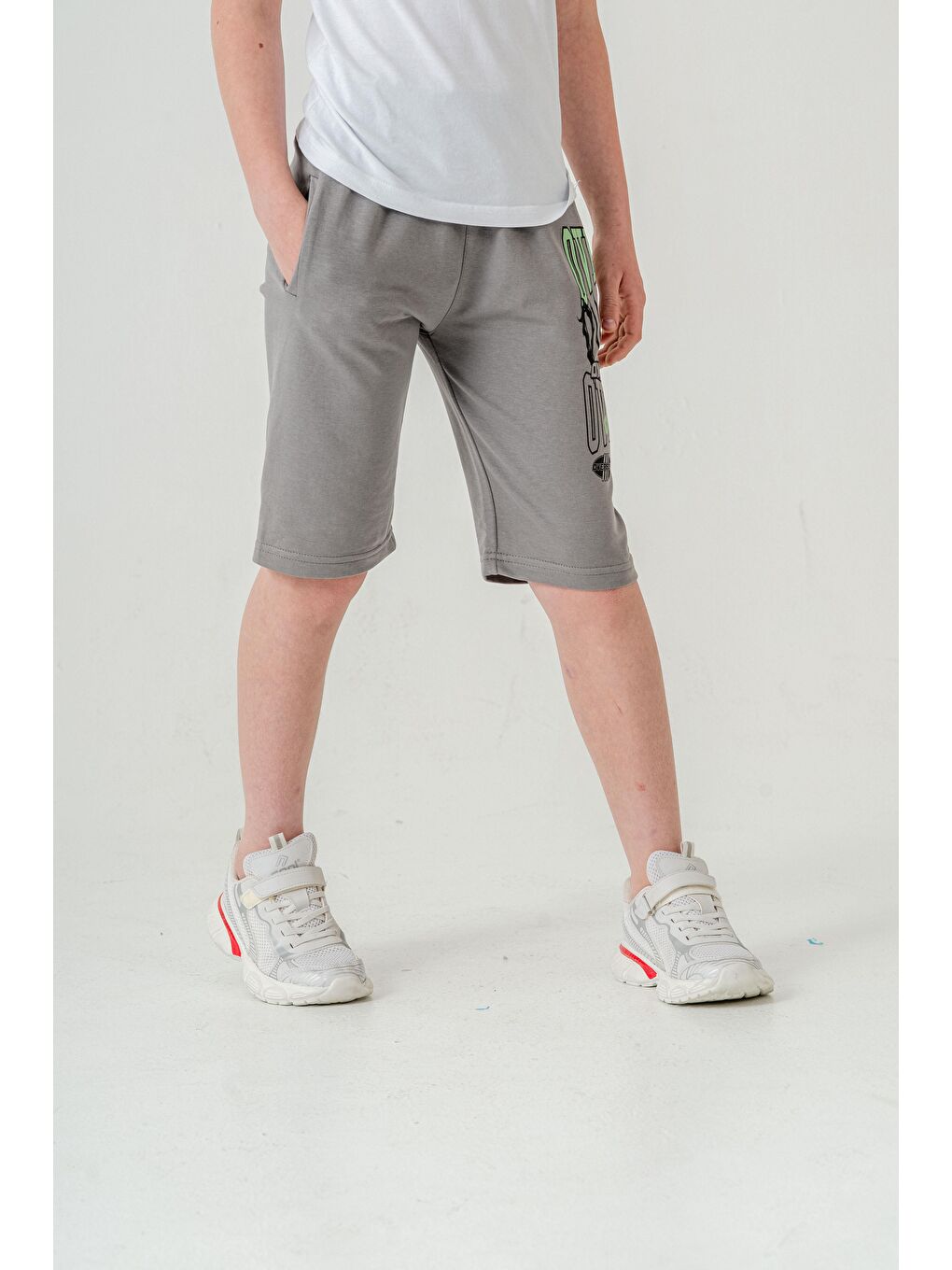 Gri Overcome Baskılı Cepli Erkek Çocuk Şort-2