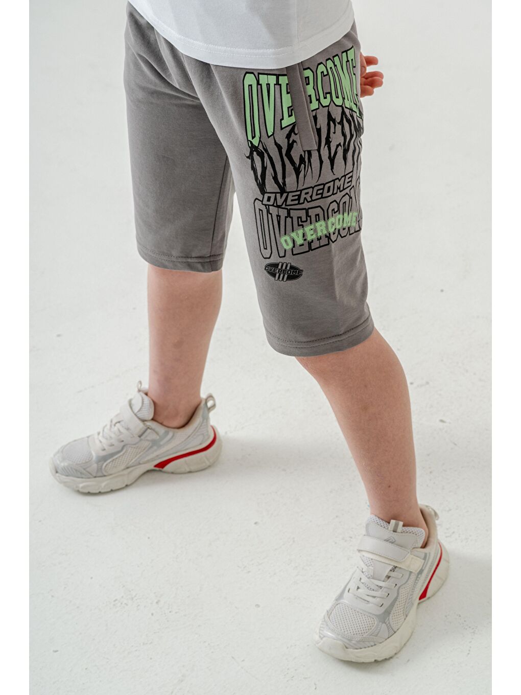 Gri Overcome Baskılı Cepli Erkek Çocuk Şort-3