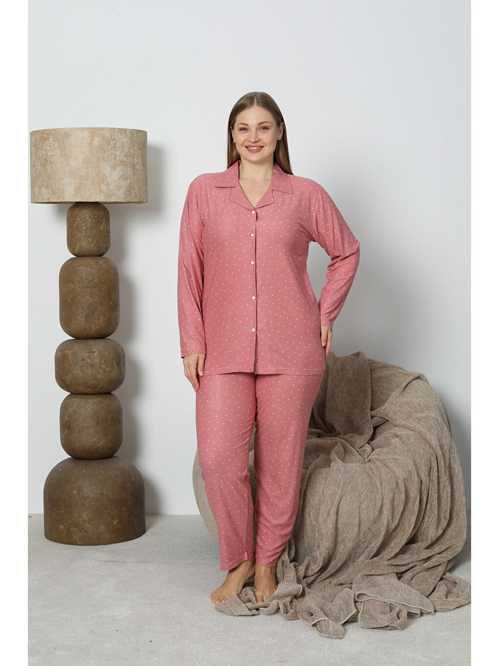 Pembe Boydan Düğmeli Desenli Süet Kumaş Büyük Beden Kadın Pijama Takımı 510