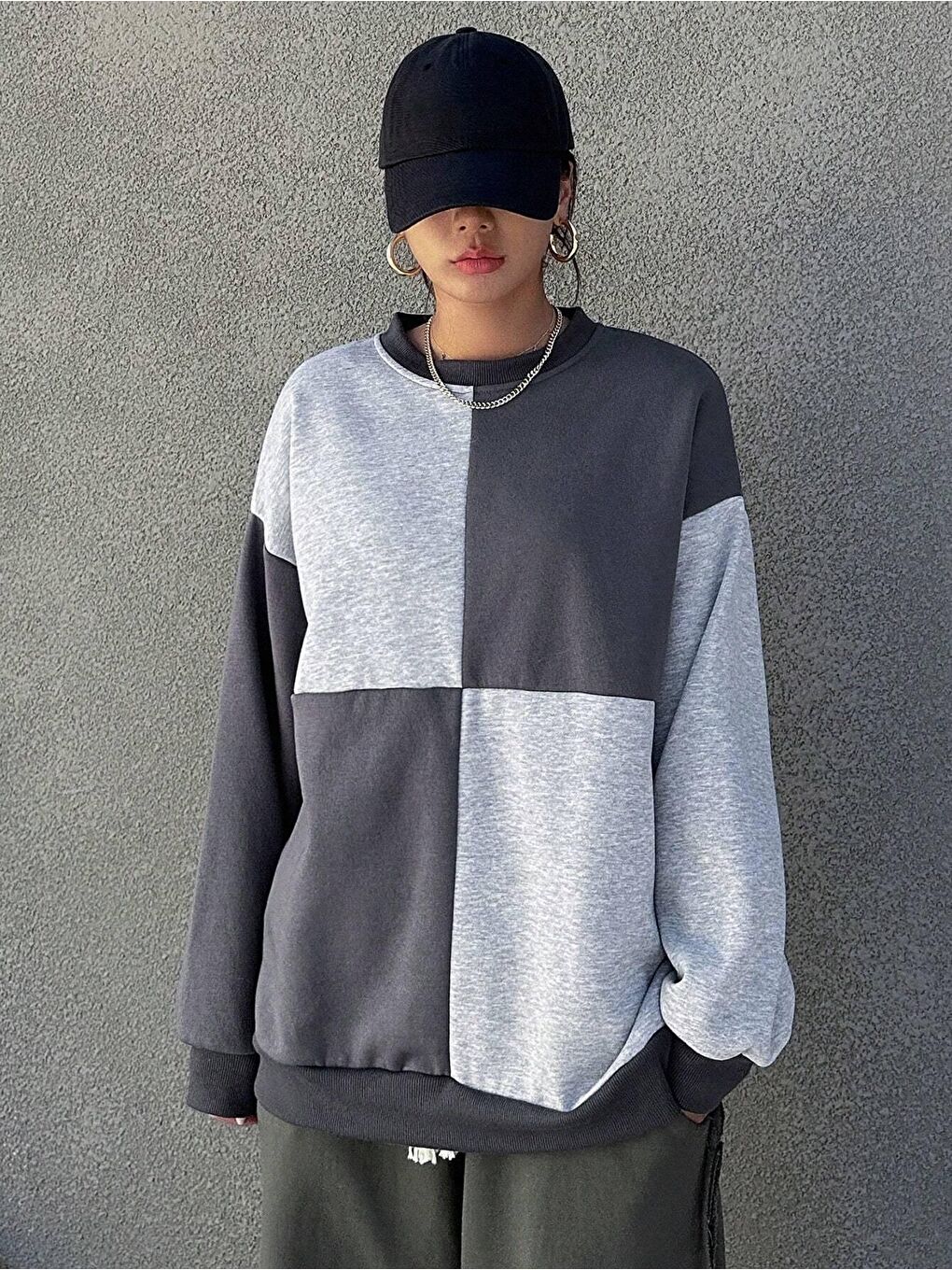 Trendseninle Füme Kadın Füme Gri Renk Bloklu Parçalı Bisiklet Yaka Oversize Sweatshirt - 3