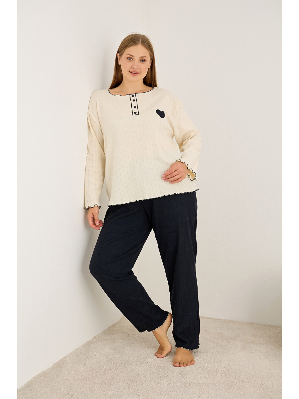 Lacivert Kalp Nakışlı Büyük Beden Örme İnterlok Pijama Takım25228002-2