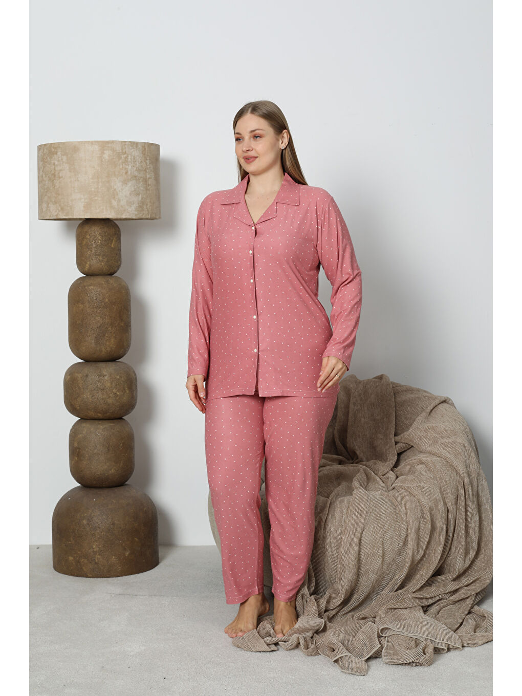 Pembe Boydan Düğmeli Desenli Süet Kumaş Büyük Beden Kadın Pijama Takımı 510-1