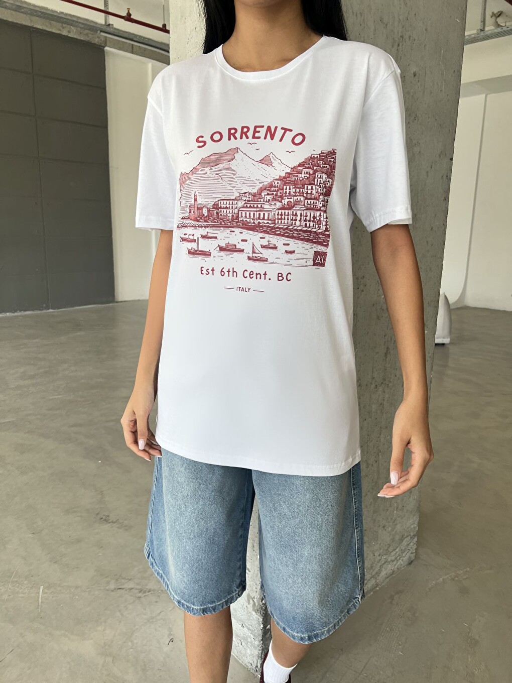 Beyaz Sorrento Baskılı Yapay Zeka Tasarımı Penye Oversize %100 Pamuk Kadın Tişört @BlahxAi-4