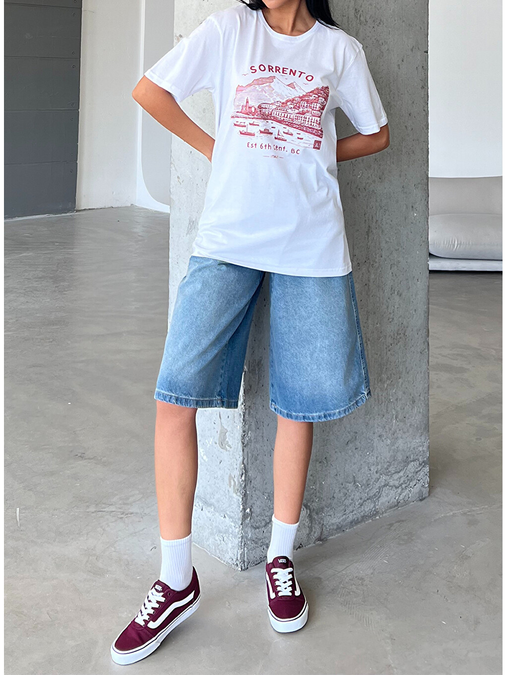 Beyaz Sorrento Baskılı Yapay Zeka Tasarımı Penye Oversize %100 Pamuk Kadın Tişört @BlahxAi-5