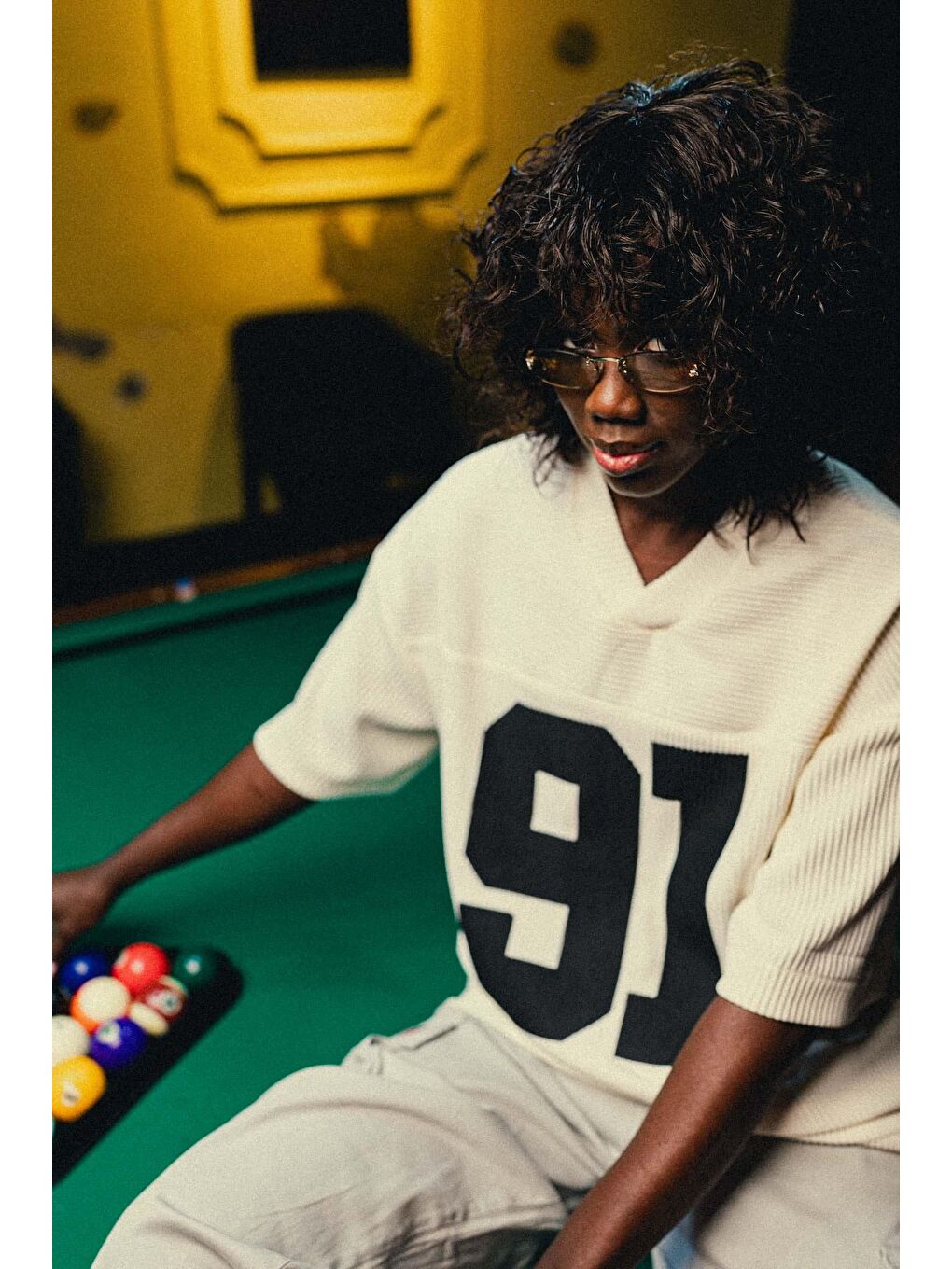 Erkek Oversize Baskılı V Yaka Forma Tişört Ekru-2