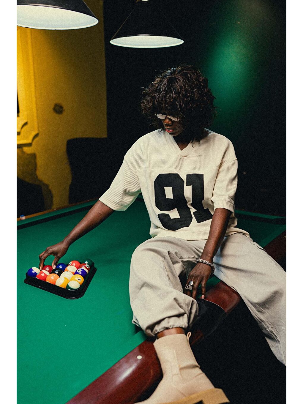 Erkek Oversize Baskılı V Yaka Forma Tişört Ekru-3