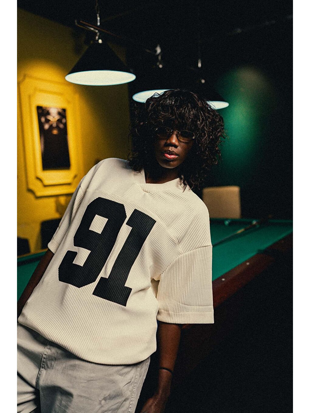 Erkek Oversize Baskılı V Yaka Forma Tişört Ekru-4