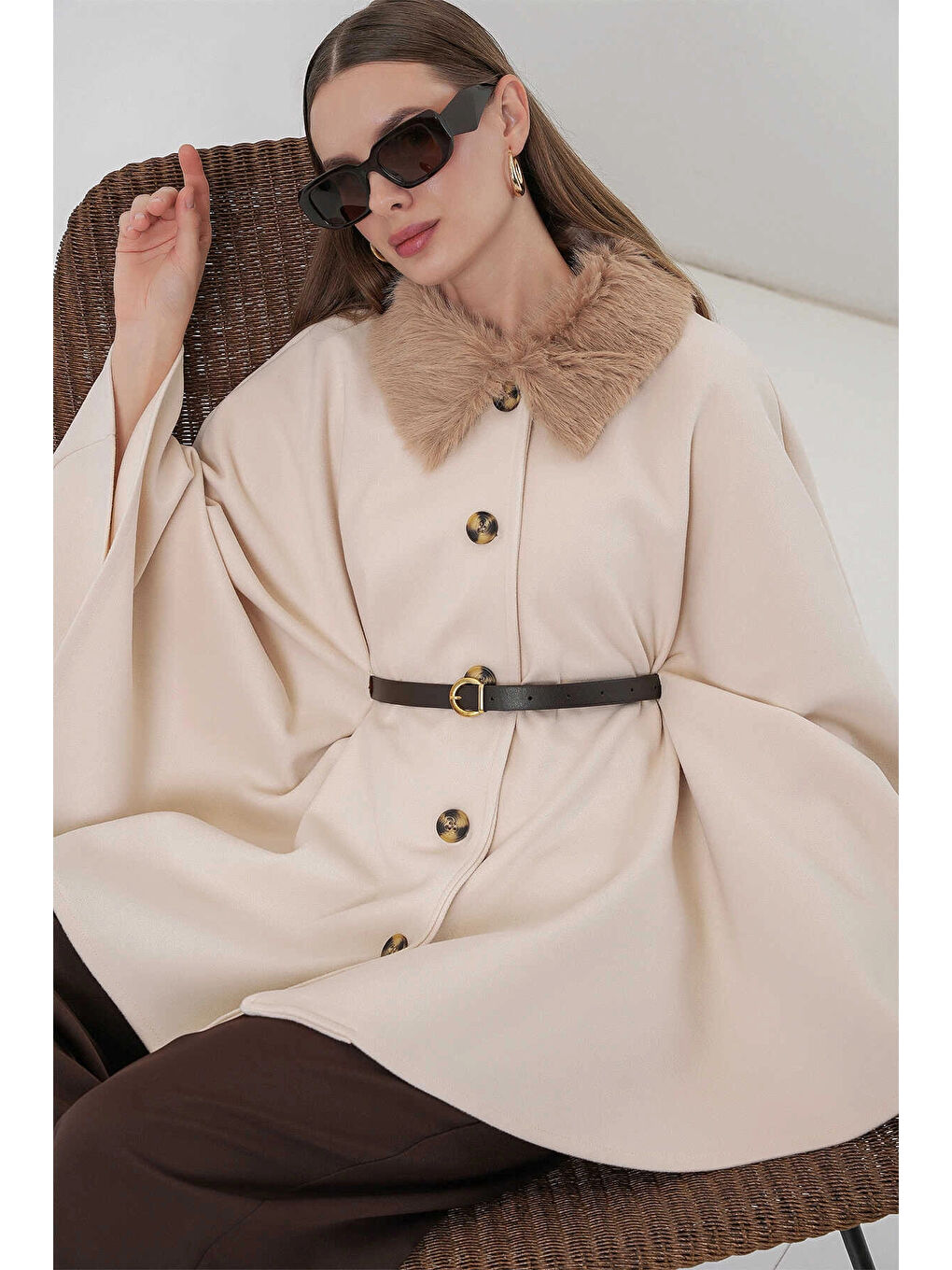 Ekru Kadın Krem Yakası Kürklü Düğmeli Kemerli Kaşe Panço HZL25W-BD191651-2