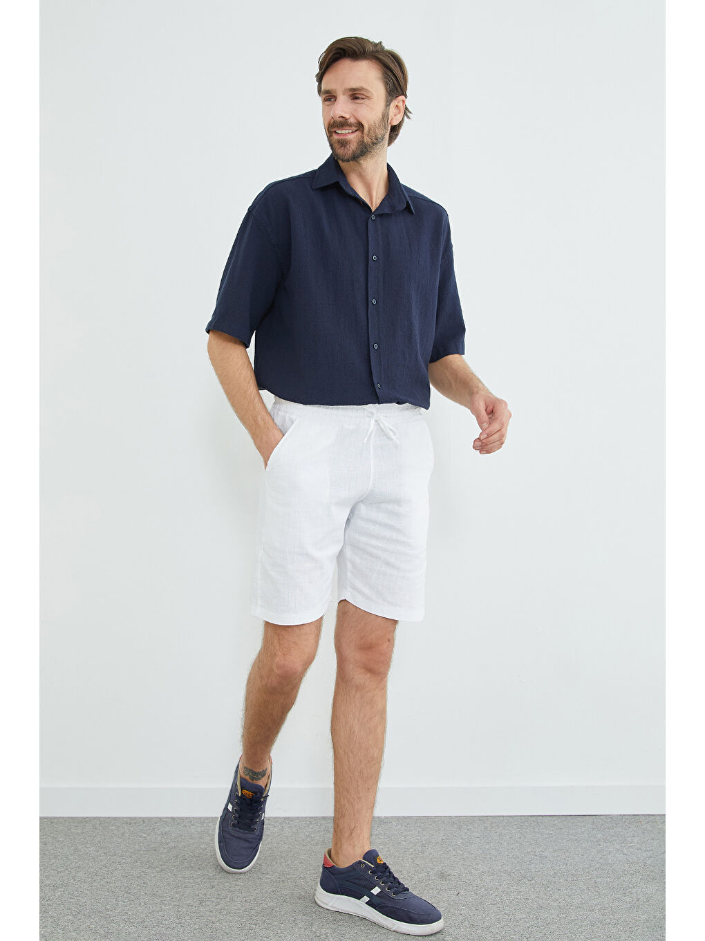 Beyaz Beli Bağlamalı Keten Görünümlü Şort-3