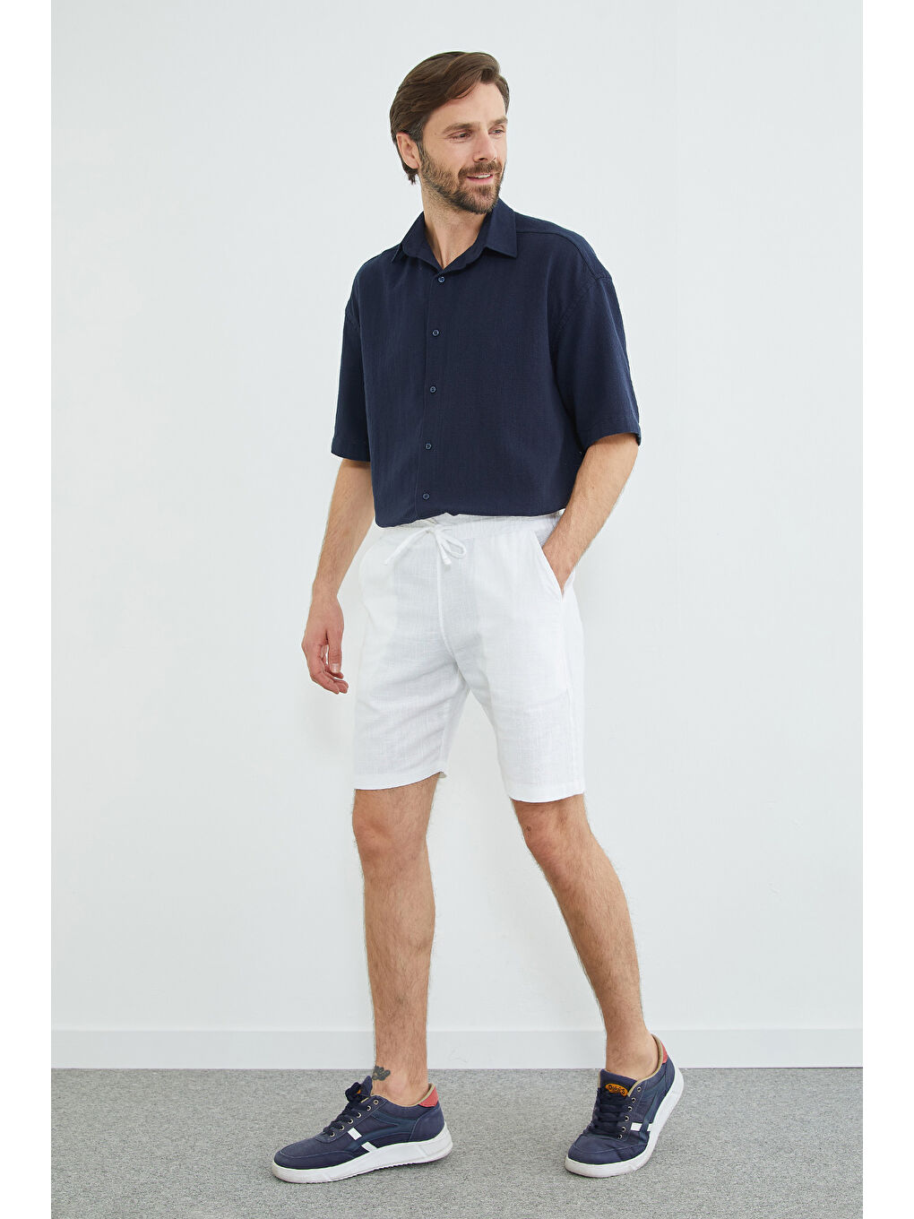 Beyaz Beli Bağlamalı Keten Görünümlü Şort-4