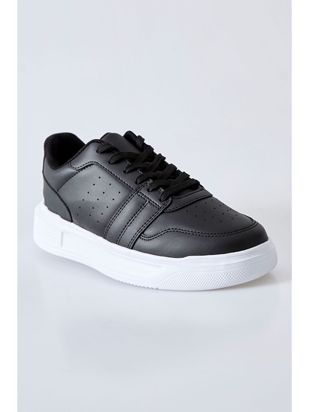 Siyah-Beyaz Bağcıklı Delikli Suni Deri Erkek Spor Ayakkabı - 89125-2