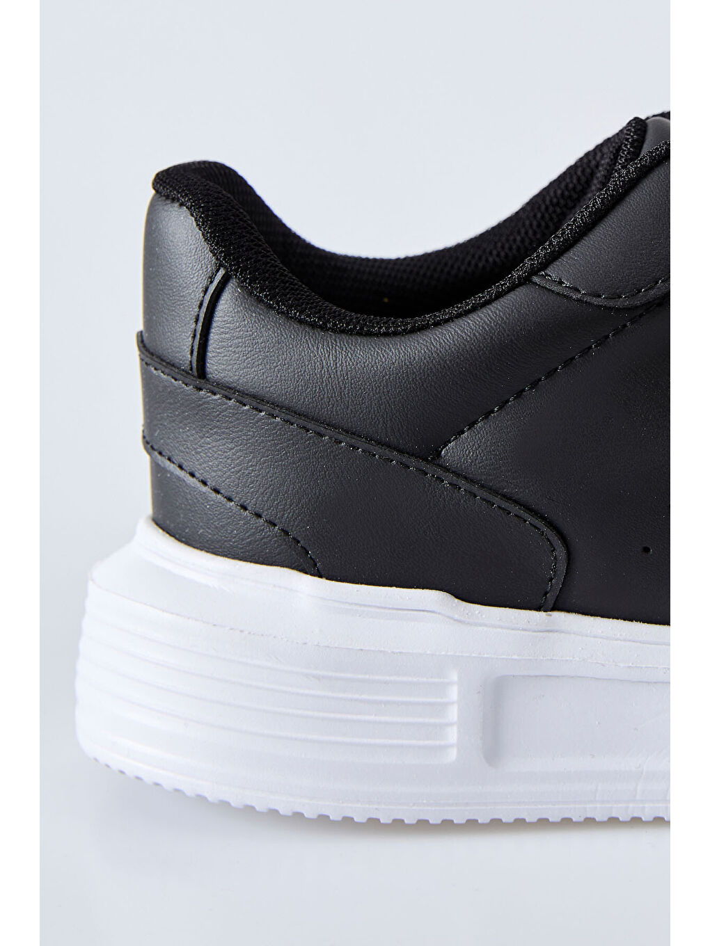 Siyah-Beyaz Bağcıklı Delikli Suni Deri Erkek Spor Ayakkabı - 89125-4