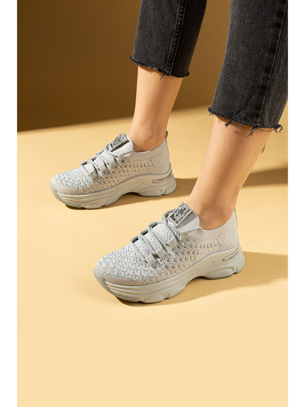 Gri Parlak Taş Detaylı Bağcıklı Triko Rahat Taban Kadın Sneakers 36-872-25