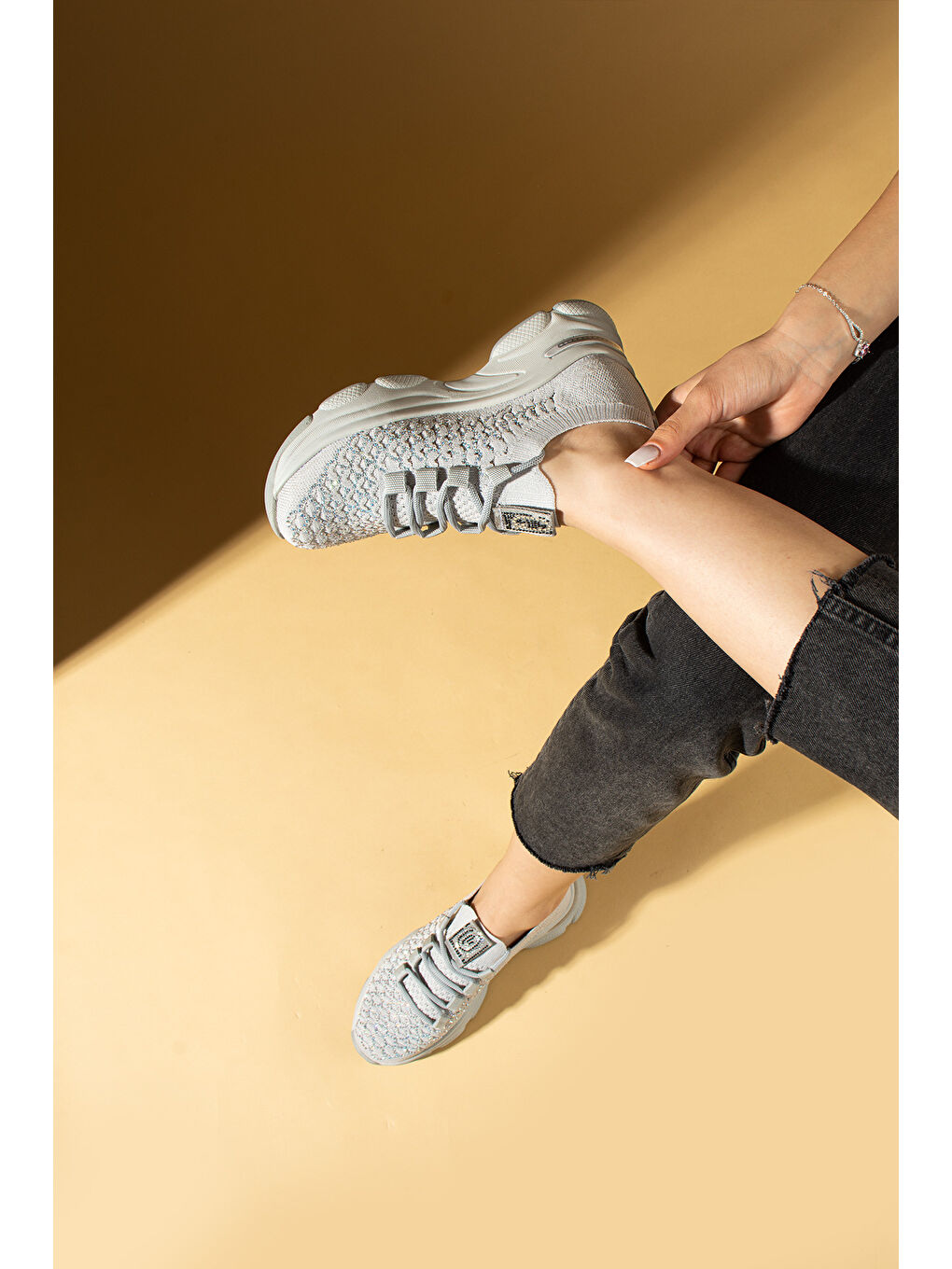 Gri Parlak Taş Detaylı Bağcıklı Triko Rahat Taban Kadın Sneakers 36-872-25-2