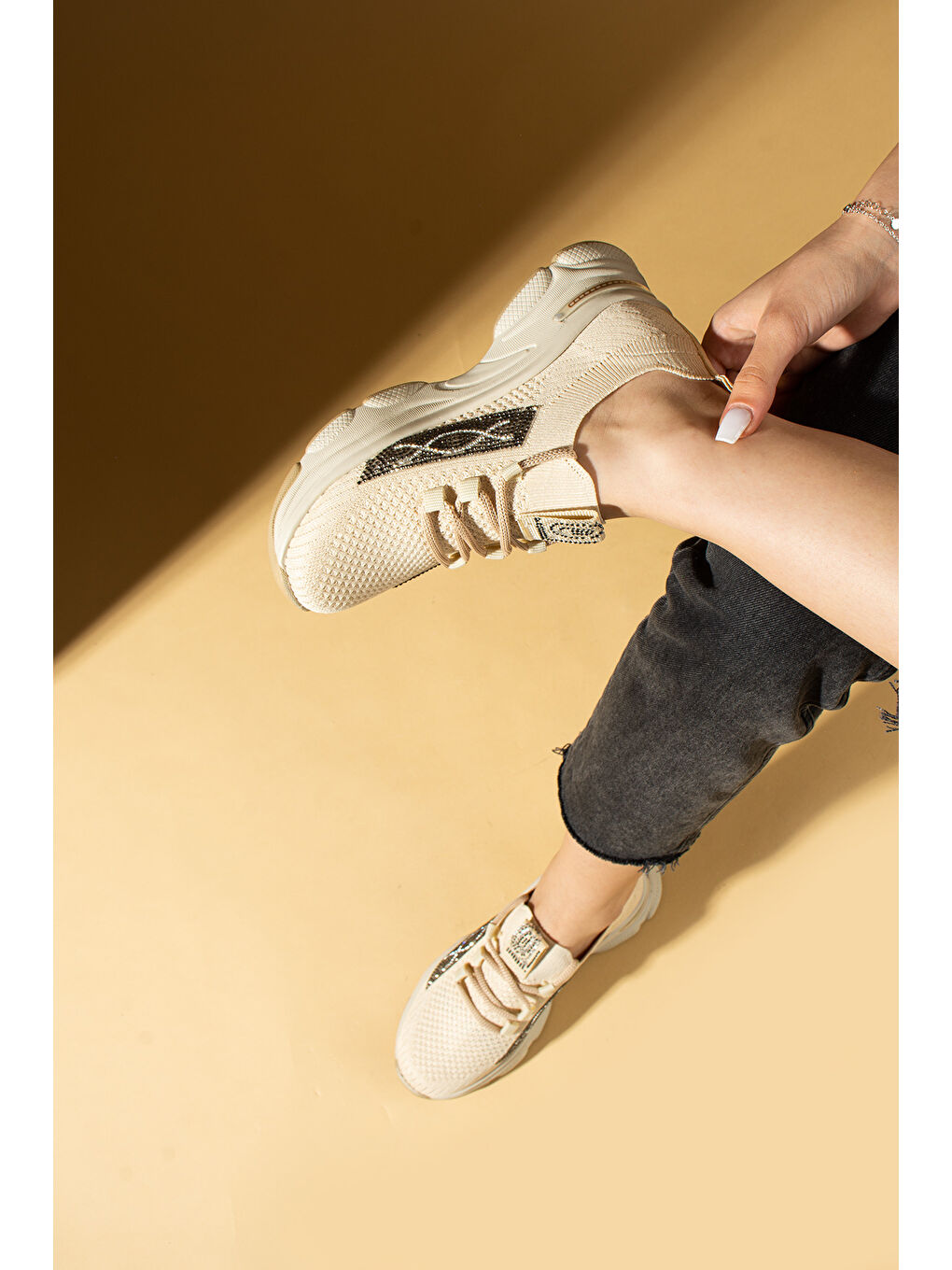 Bej Taş Detaylı Bağcıklı Triko Rahat Taban Kadın Sneakers 36-871-25-2