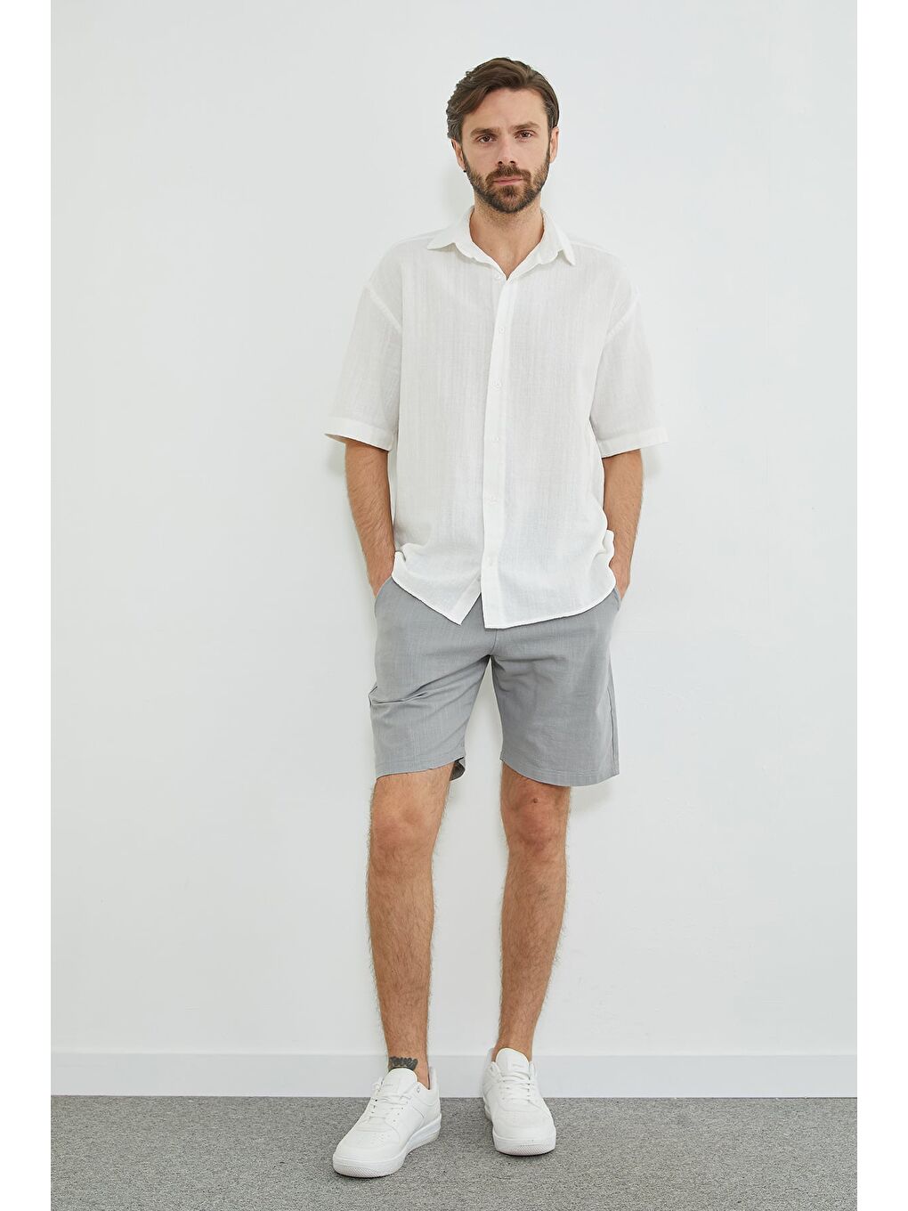 Gri Beli Bağlamalı Keten Görünümlü Şort